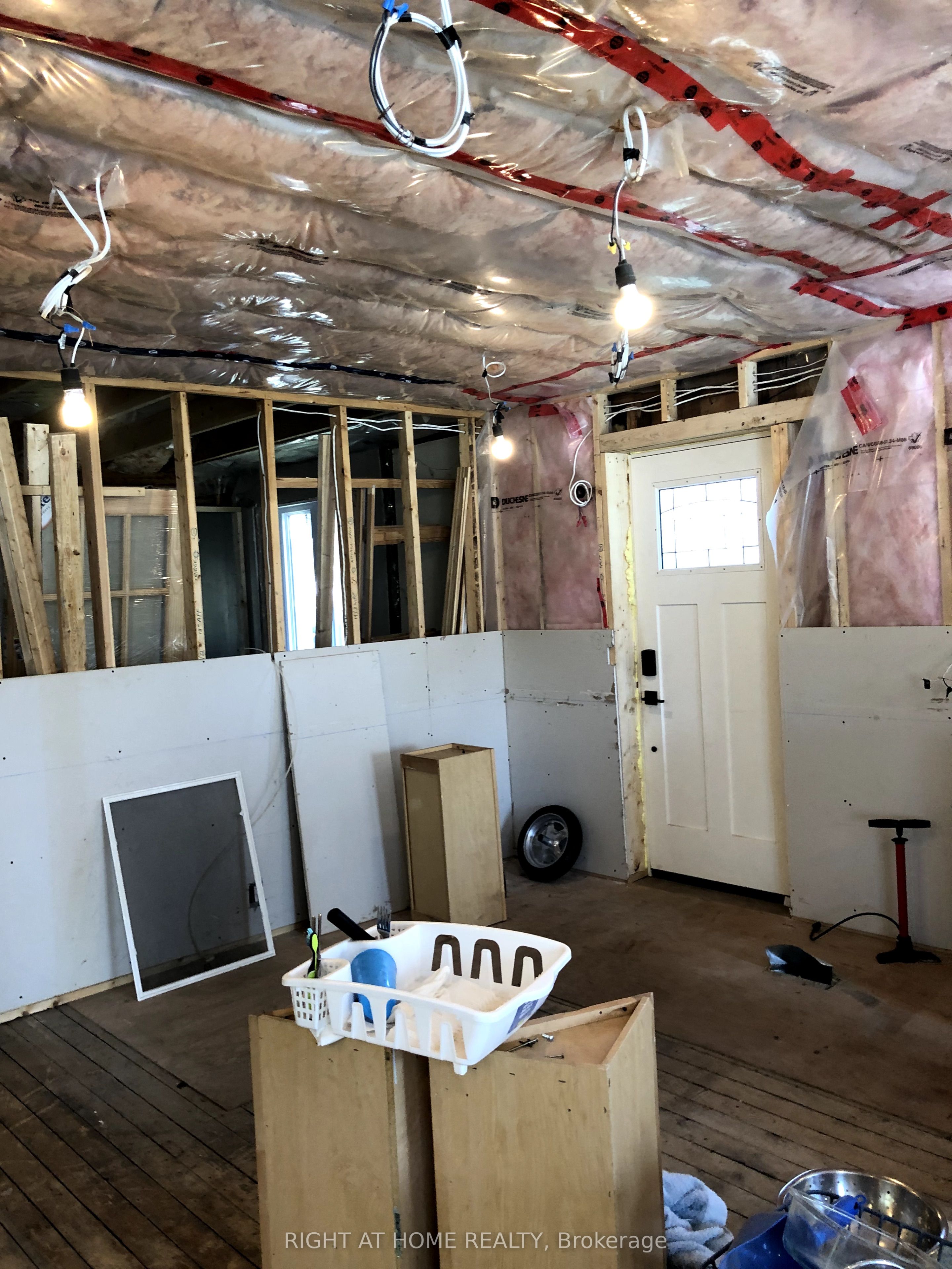 47 Metropolitan Crescent Property Photo 6