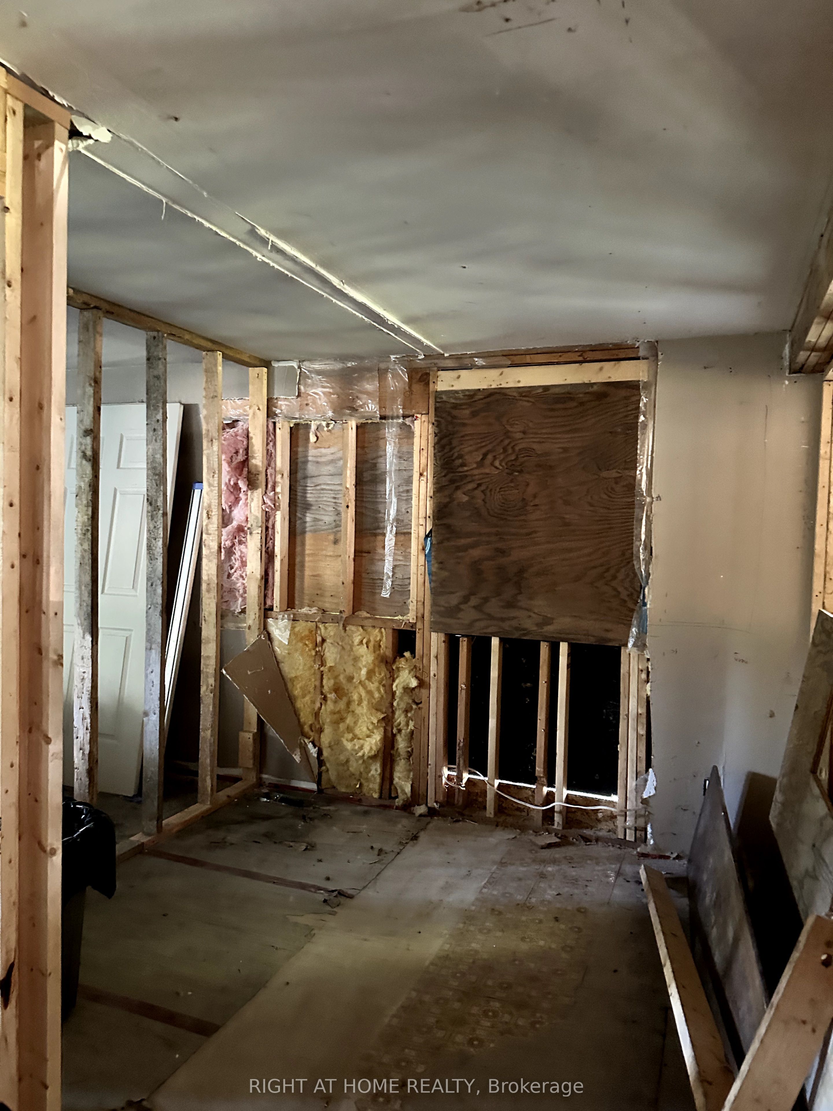 47 Metropolitan Crescent Property Photo 11