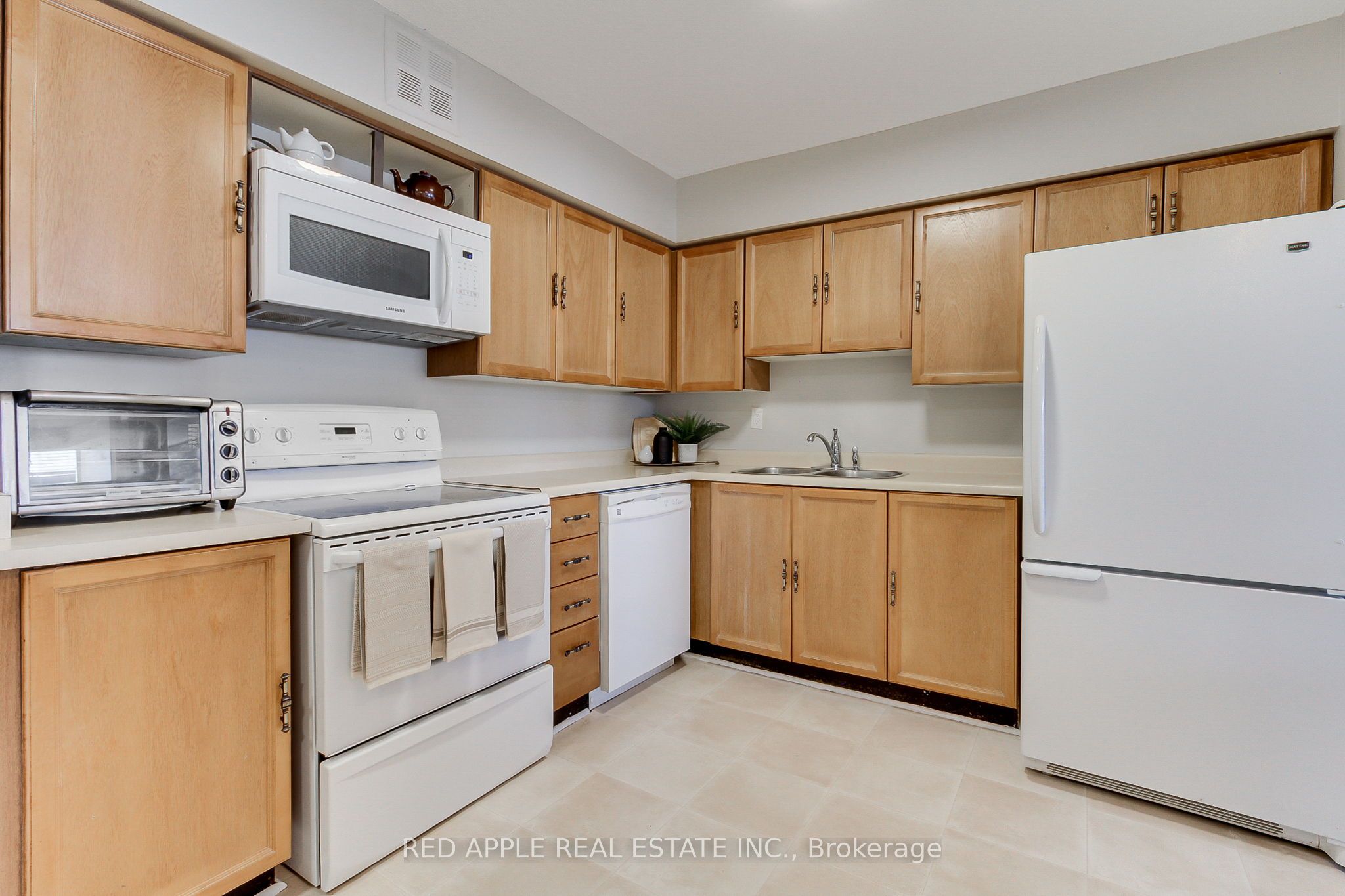 250 Davis Drive 910 Property Photo 2