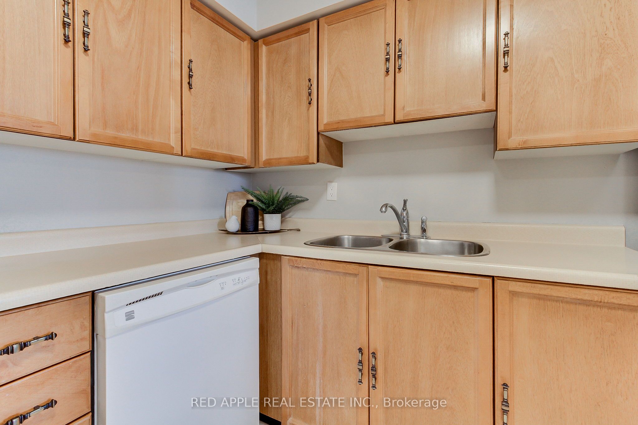 250 Davis Drive 910 Property Photo 3