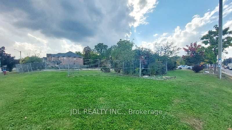 1061 Elgin Mills Road E Property Photo 2