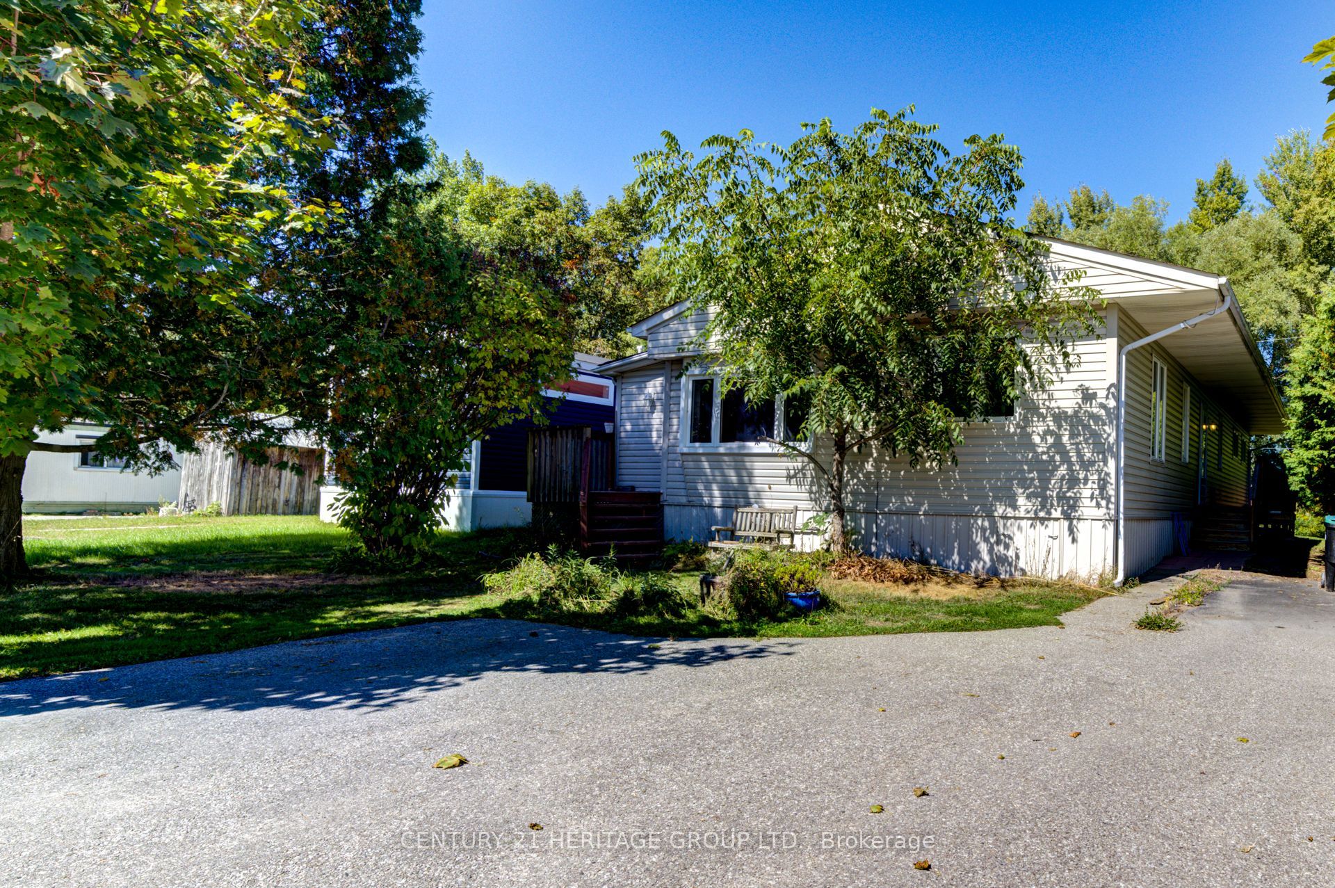 42 Shamrock Crescent Property Photo 1