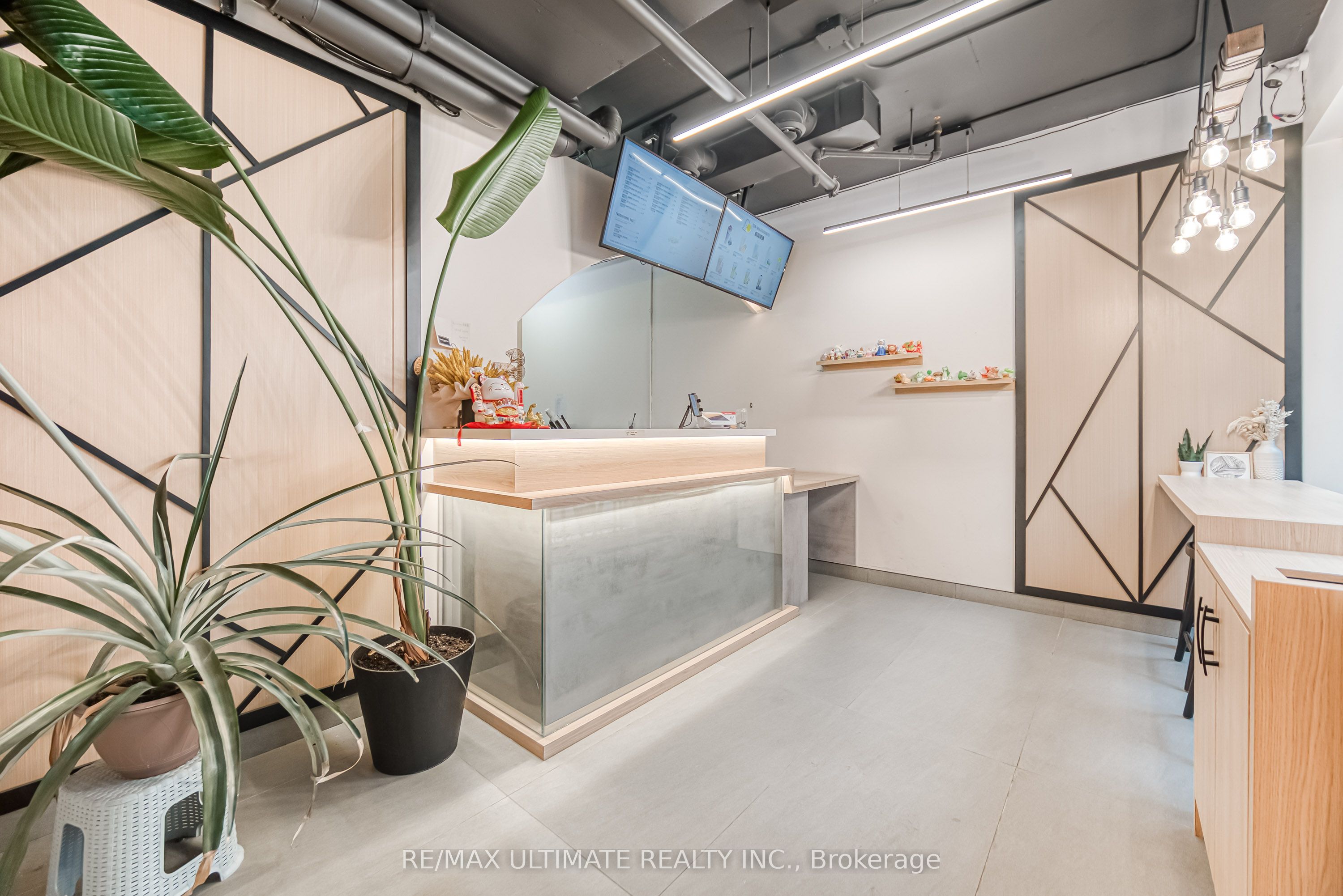 7181 Yonge Street 1 Property Photo 5