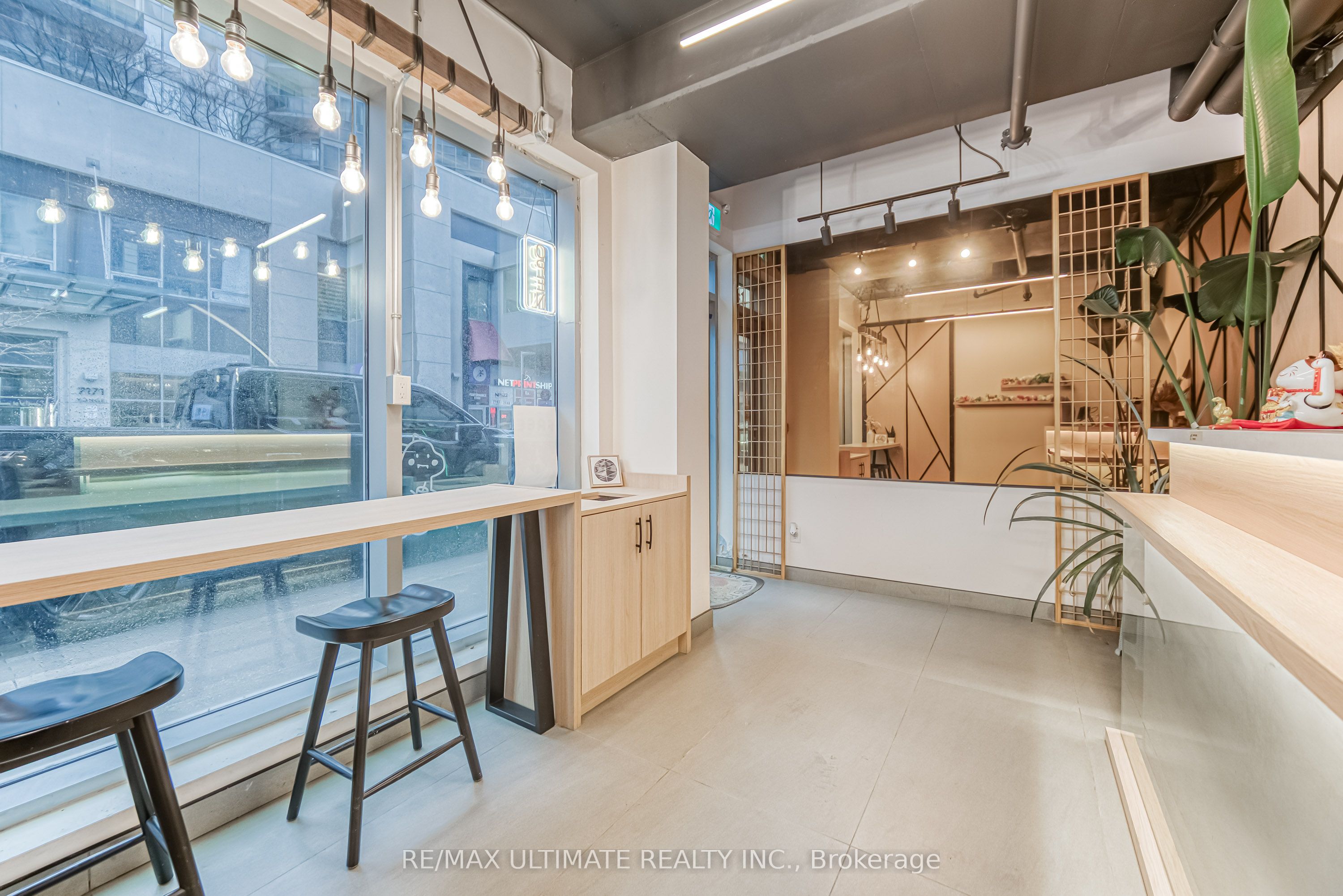 7181 Yonge Street 1 Property Photo 8