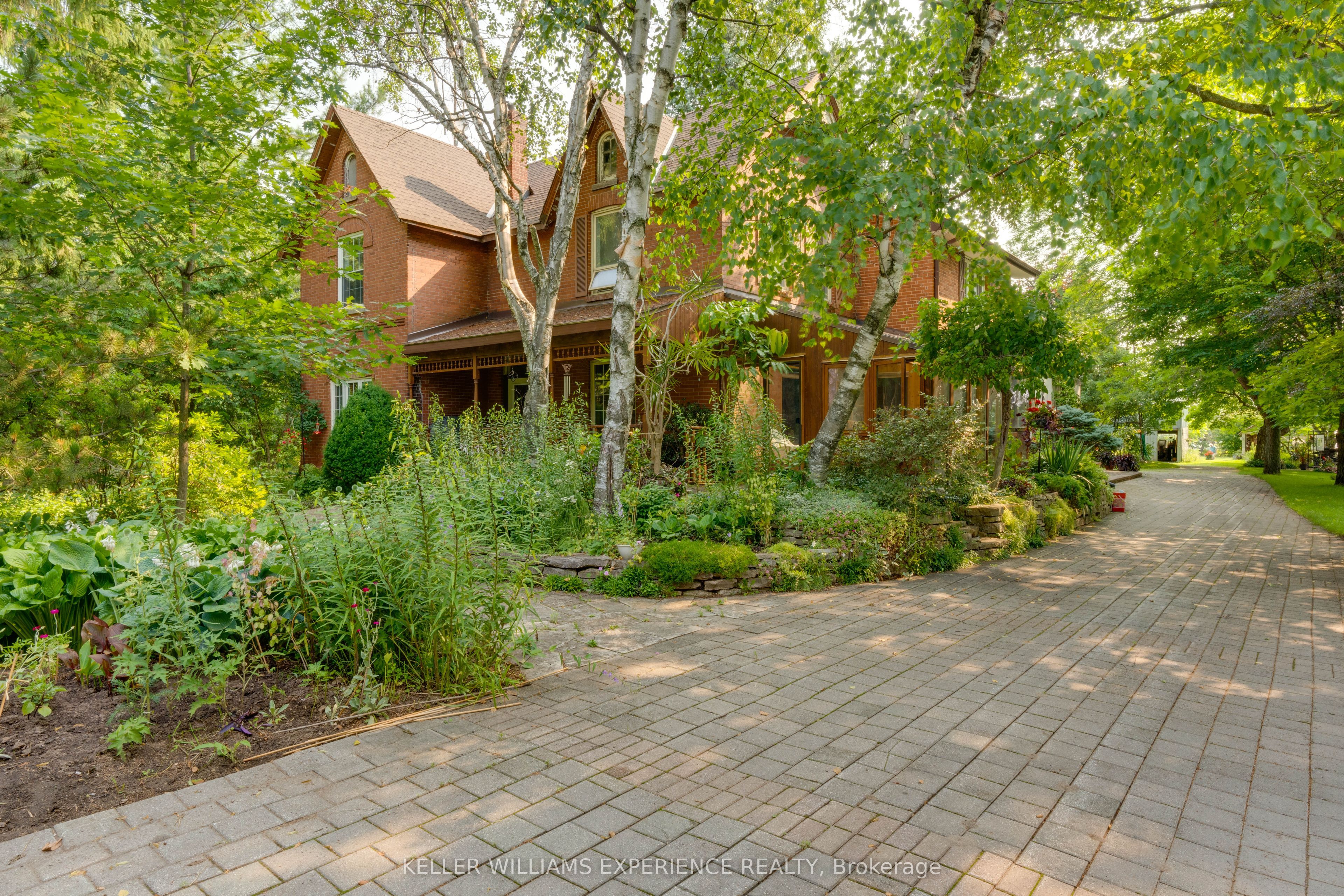 7089 5th Side Road Property Photo 9