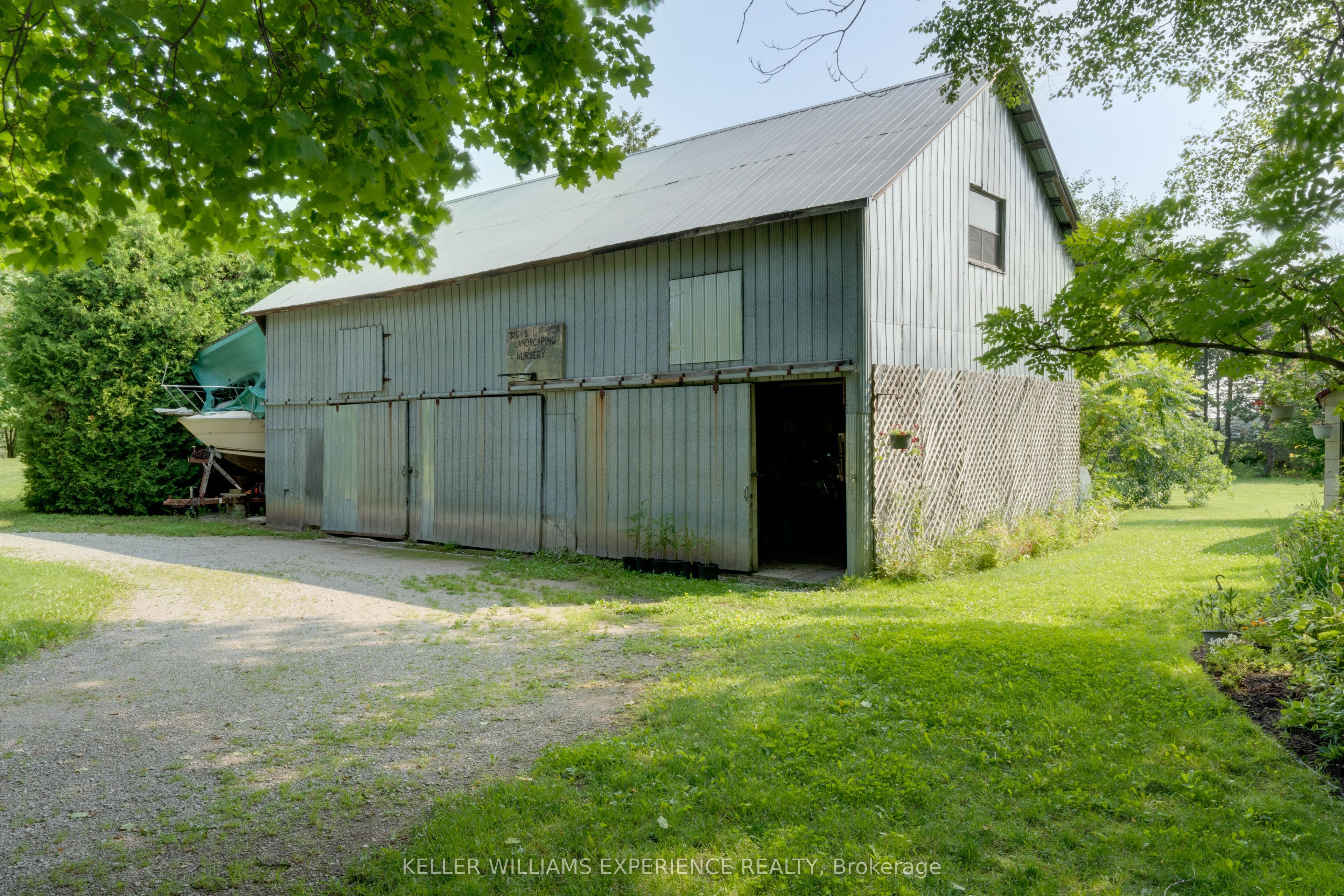 7089 5th Side Road Property Photo 10