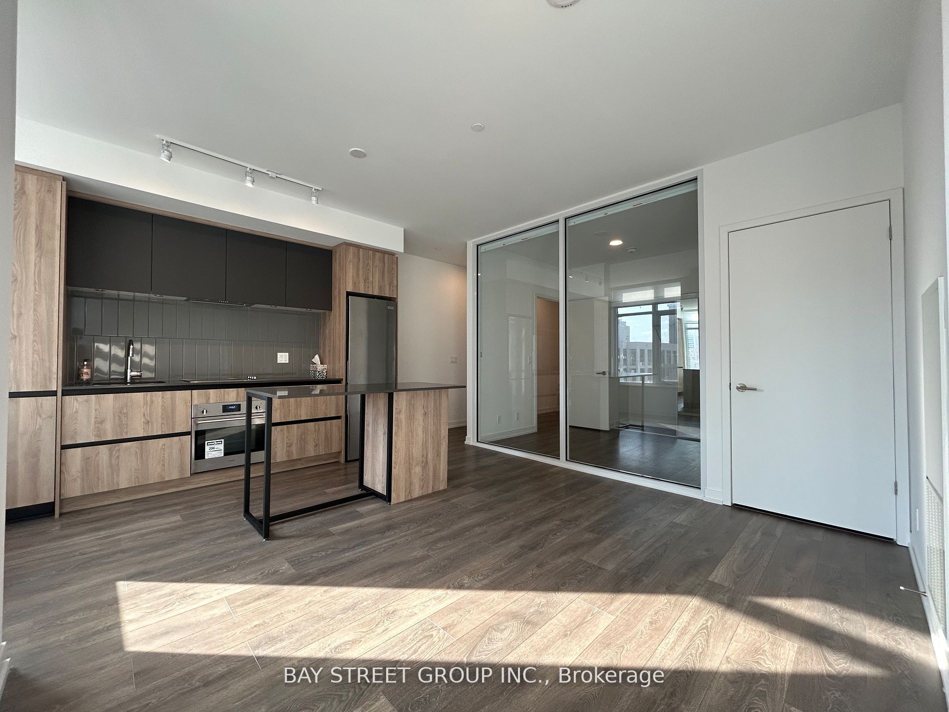 8 Beverley Glen Boulevard 606 Property Photo 4