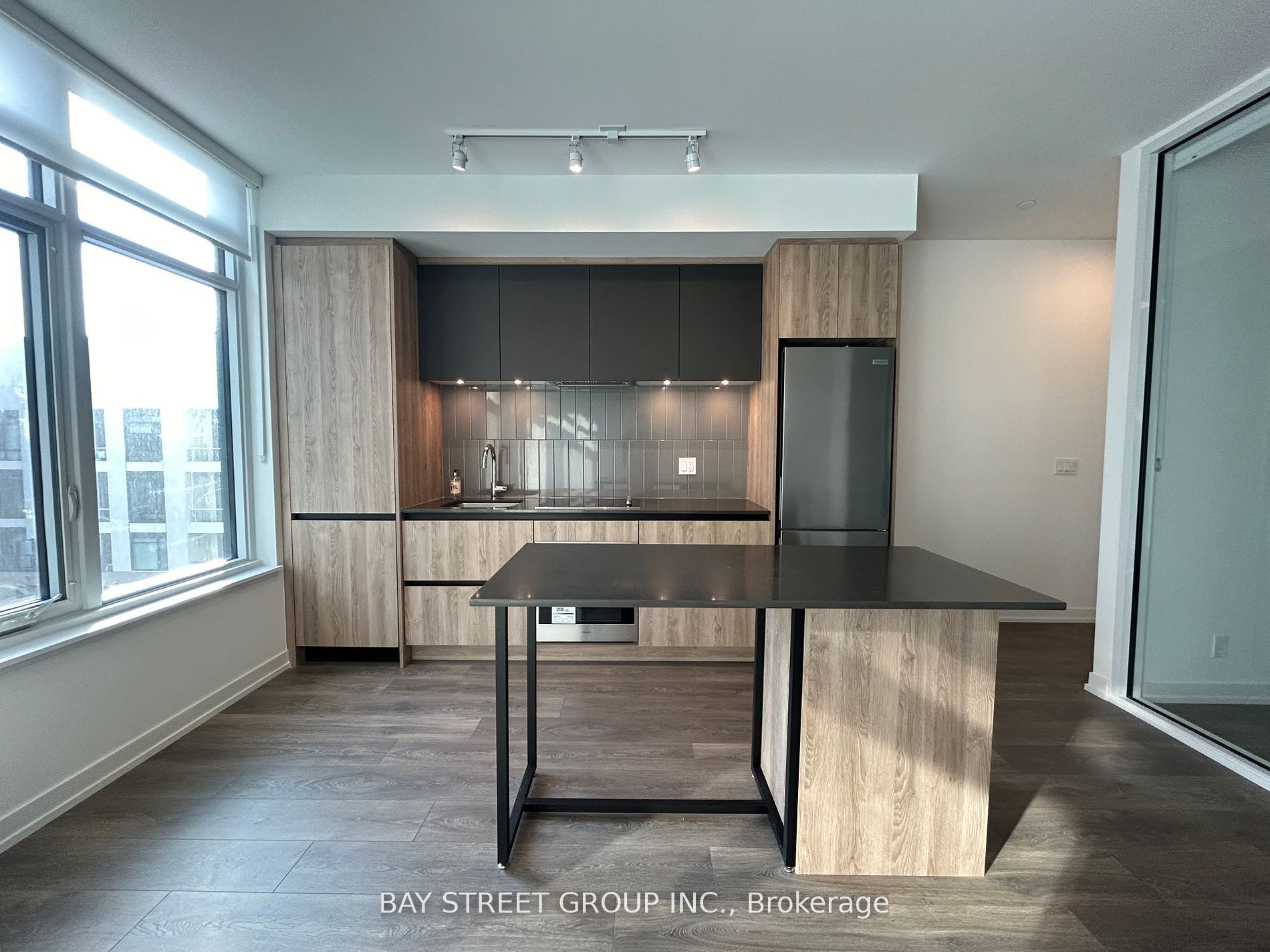 8 Beverley Glen Boulevard 606 Property Photo 6