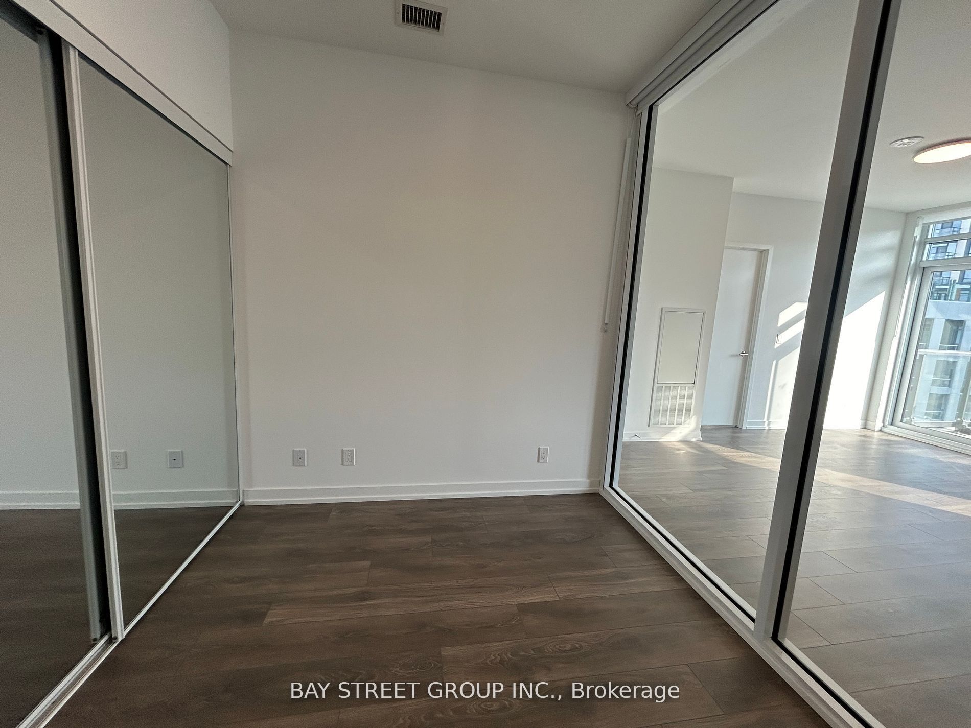 8 Beverley Glen Boulevard 606 Property Photo 9