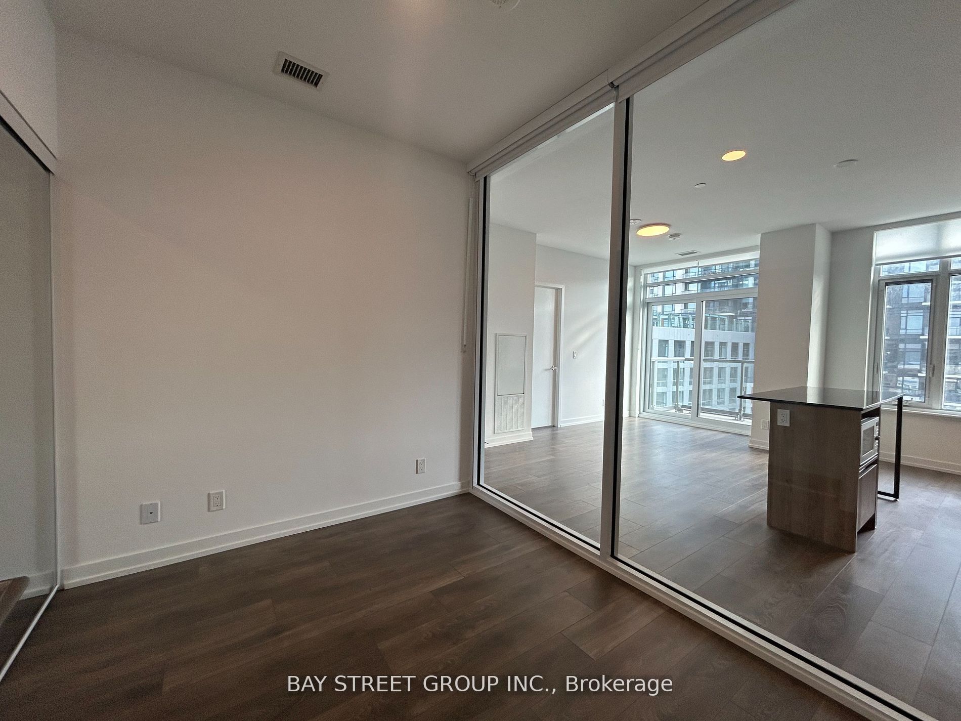 8 Beverley Glen Boulevard 606 Property Photo 10