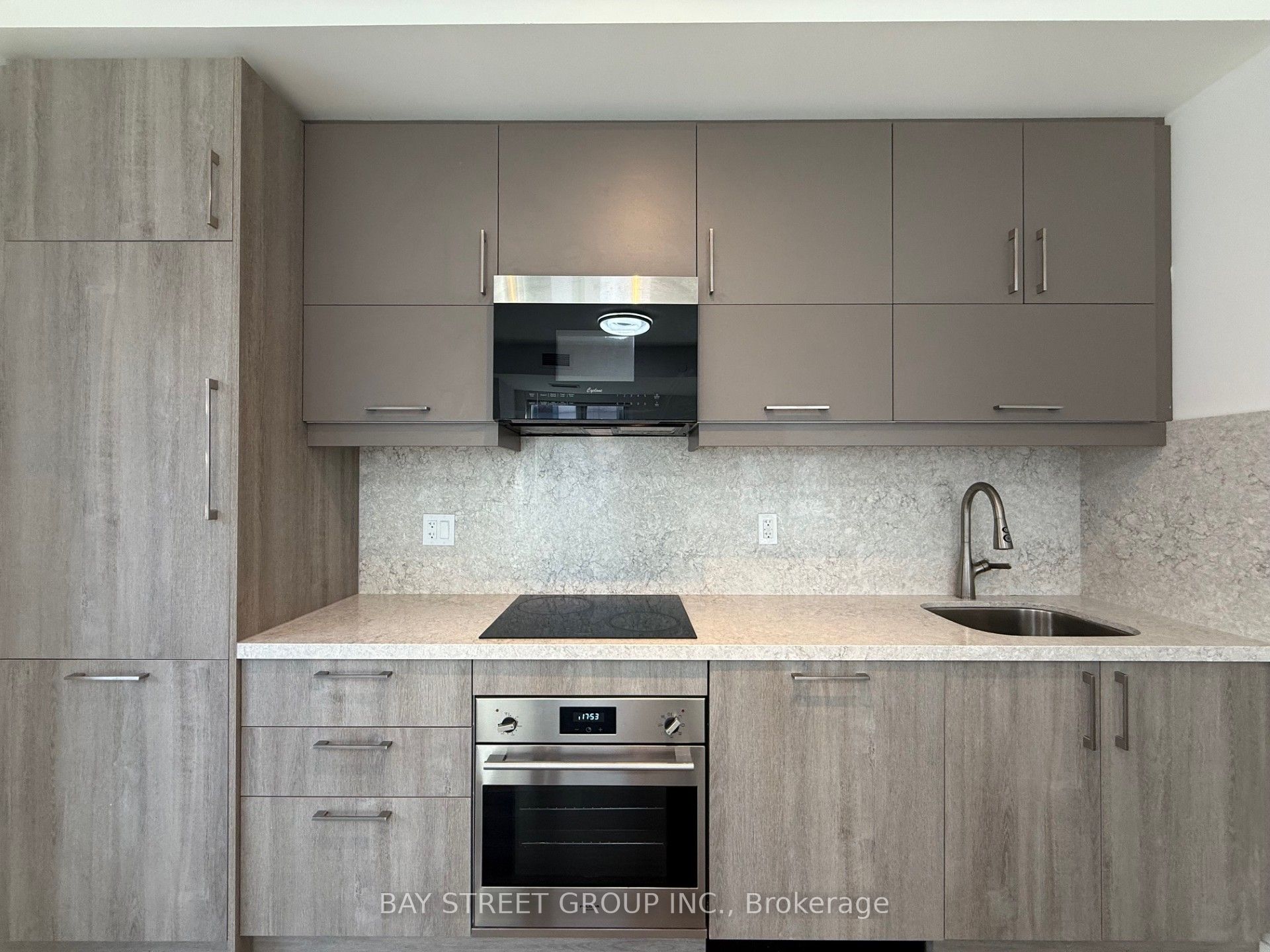 38 Simcoe Promenade 618 Property Photo 1