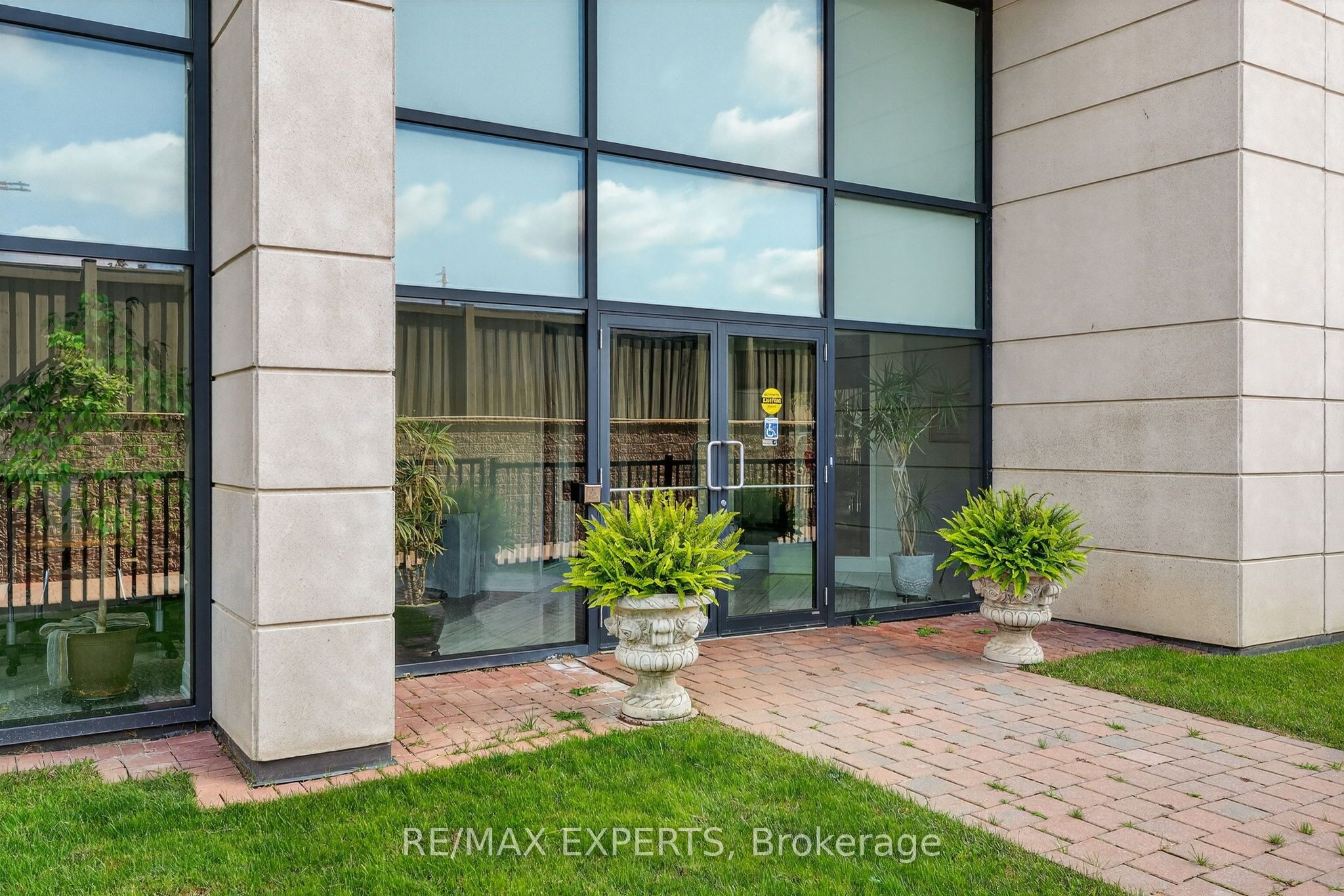 12 Woodstream Boulevard 6 Property Photo 4