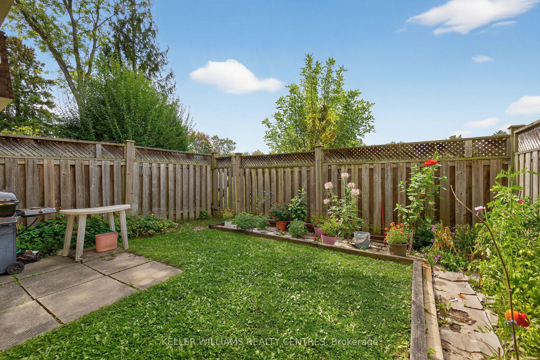 100 Poplar Crescent Property Photo 7