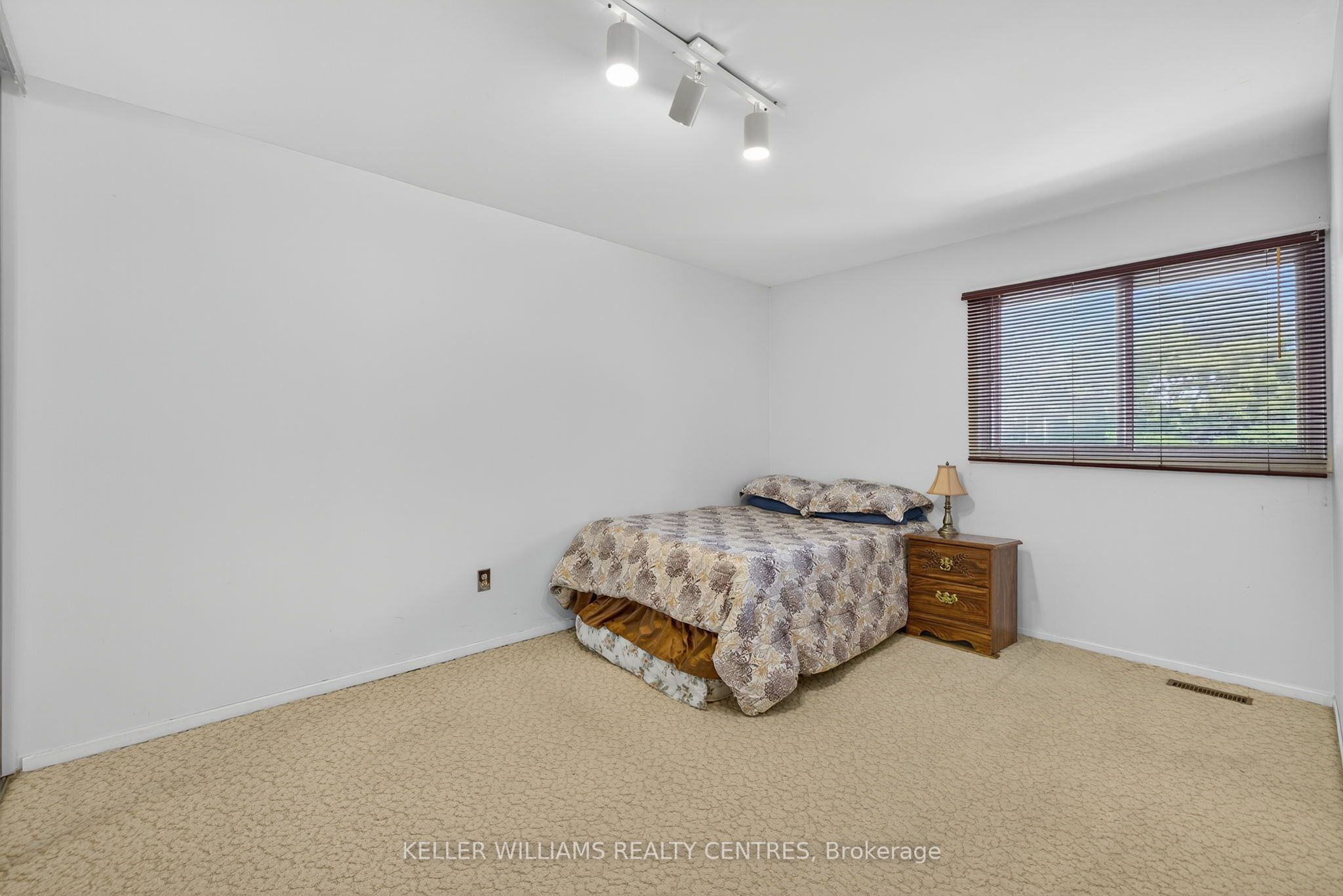 100 Poplar Crescent Property Photo 35