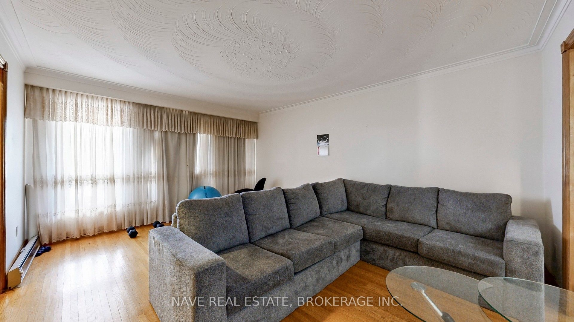 9747 Bathurst Street Property Photo 5