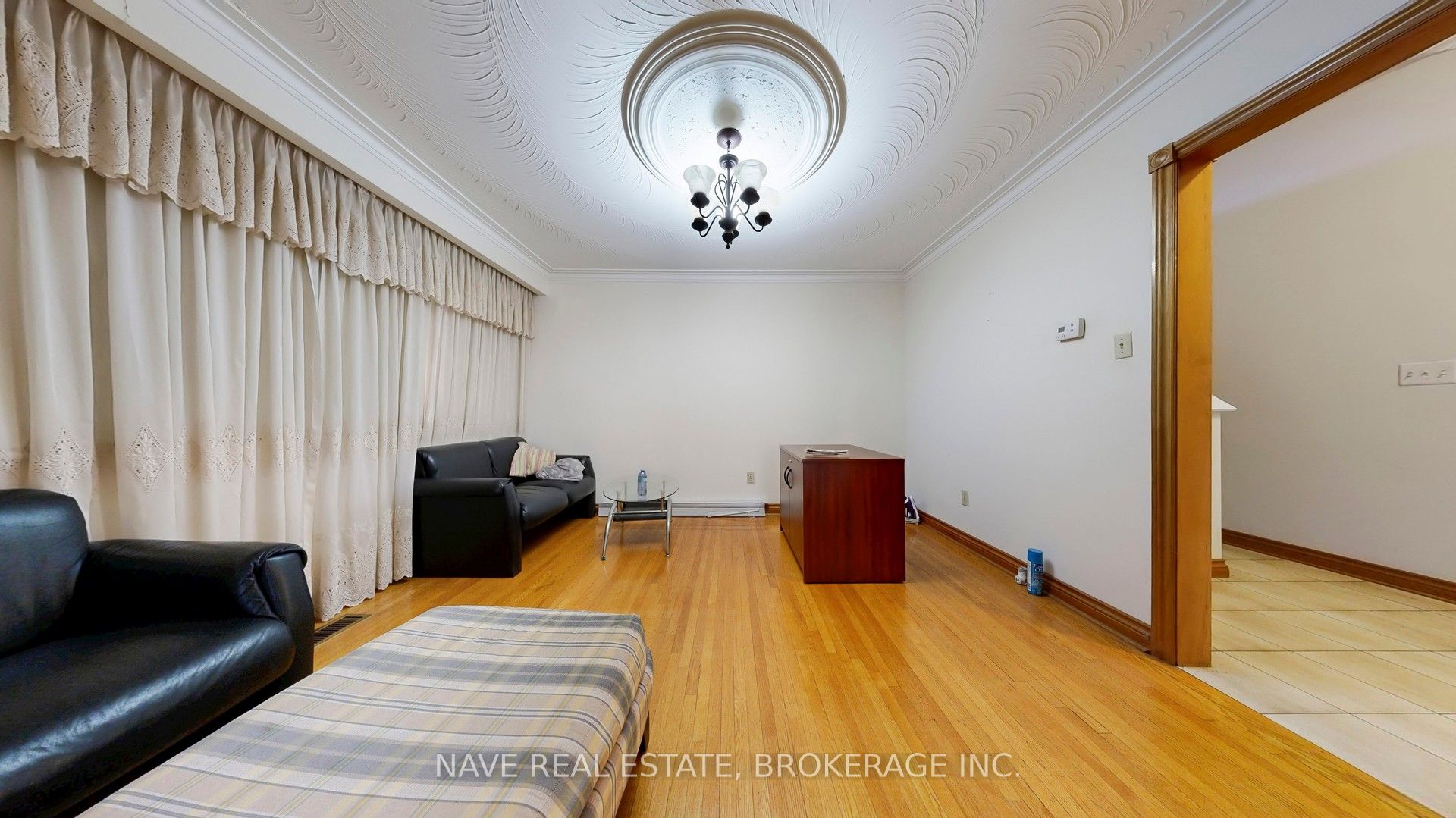 9747 Bathurst Street Property Photo 7