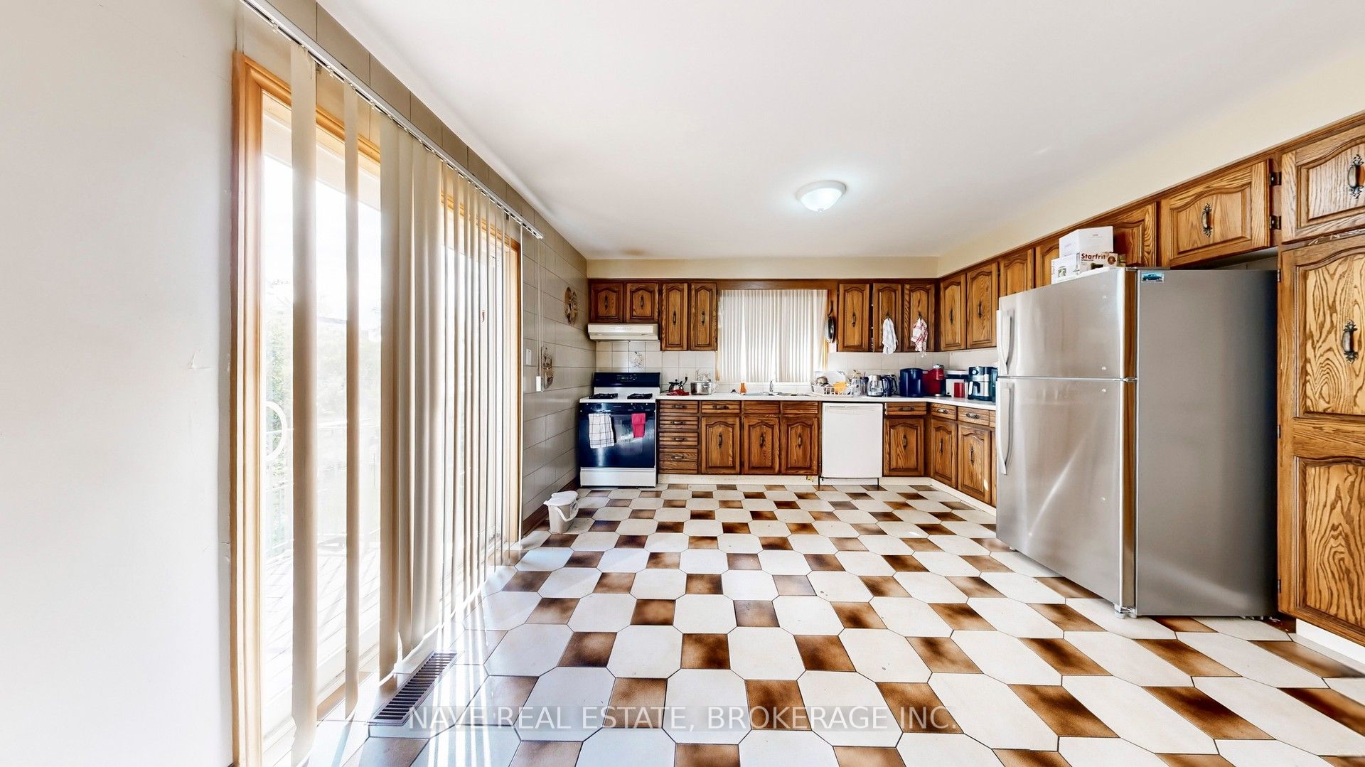 9747 Bathurst Street Property Photo 9