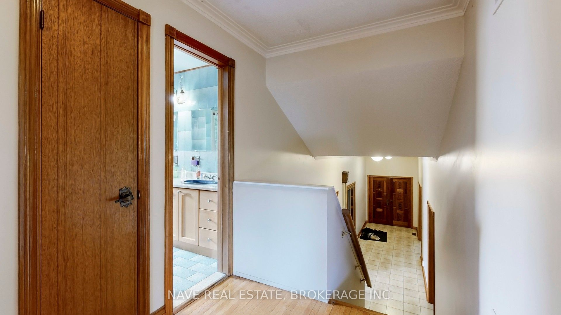 9747 Bathurst Street Property Photo 10