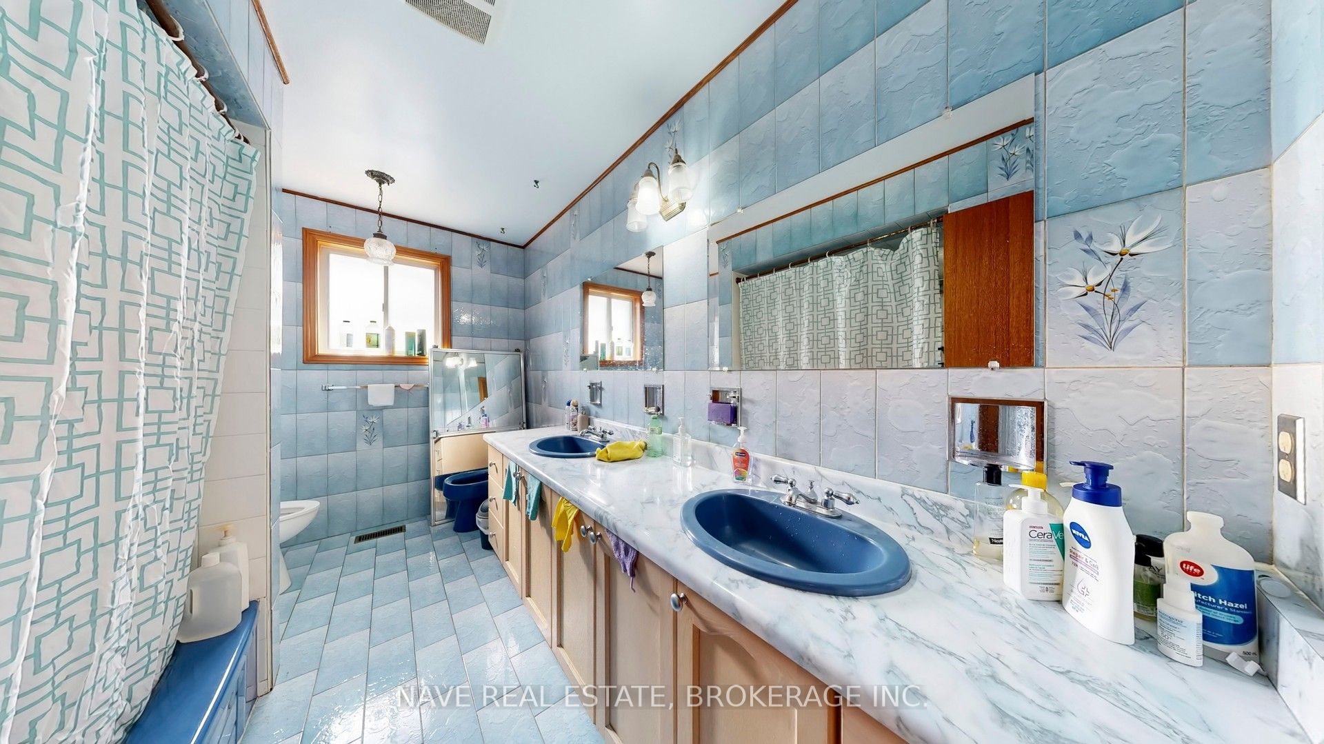 9747 Bathurst Street Property Photo 11