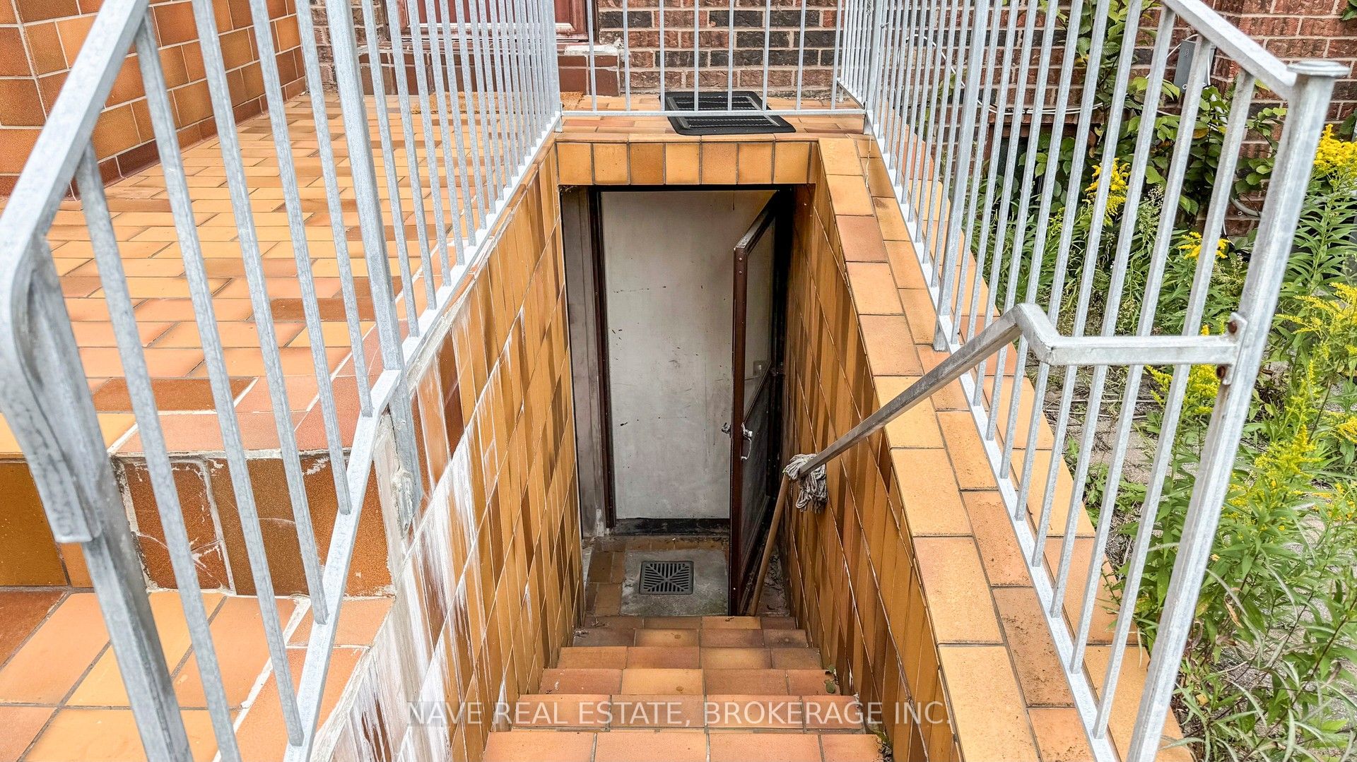 9747 Bathurst Street Property Photo 25