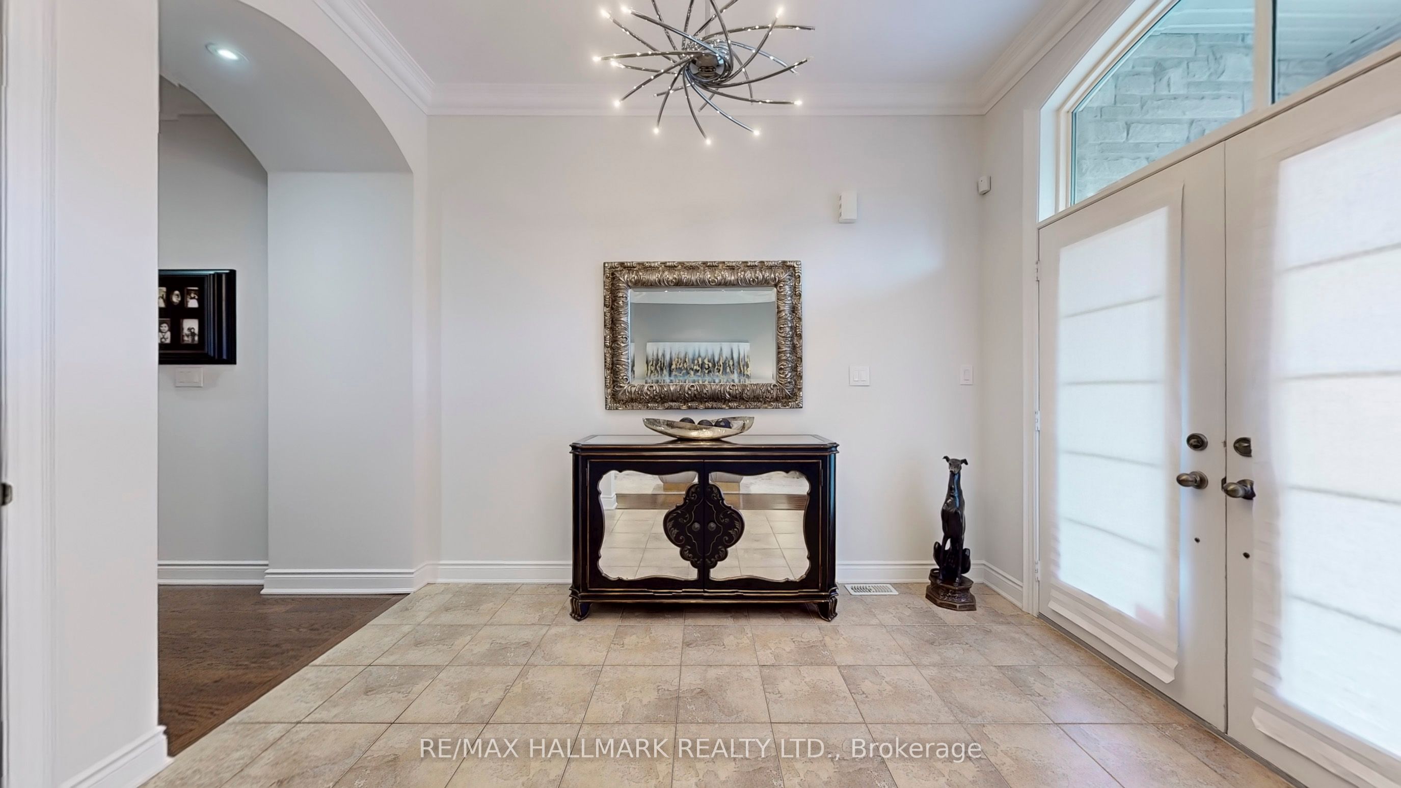 126 Sir Stevens Drive Property Photo 4