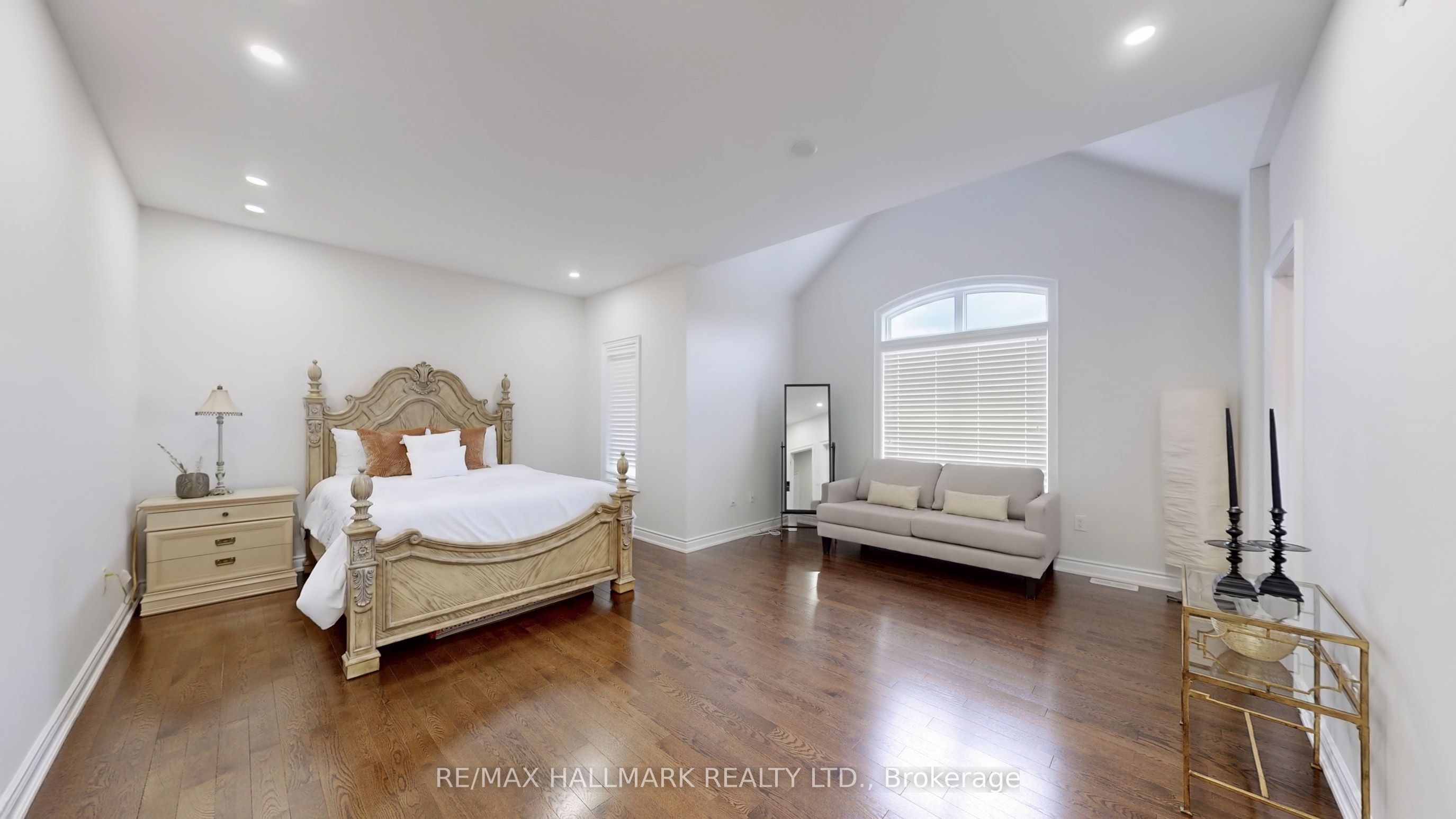 126 Sir Stevens Drive Property Photo 44