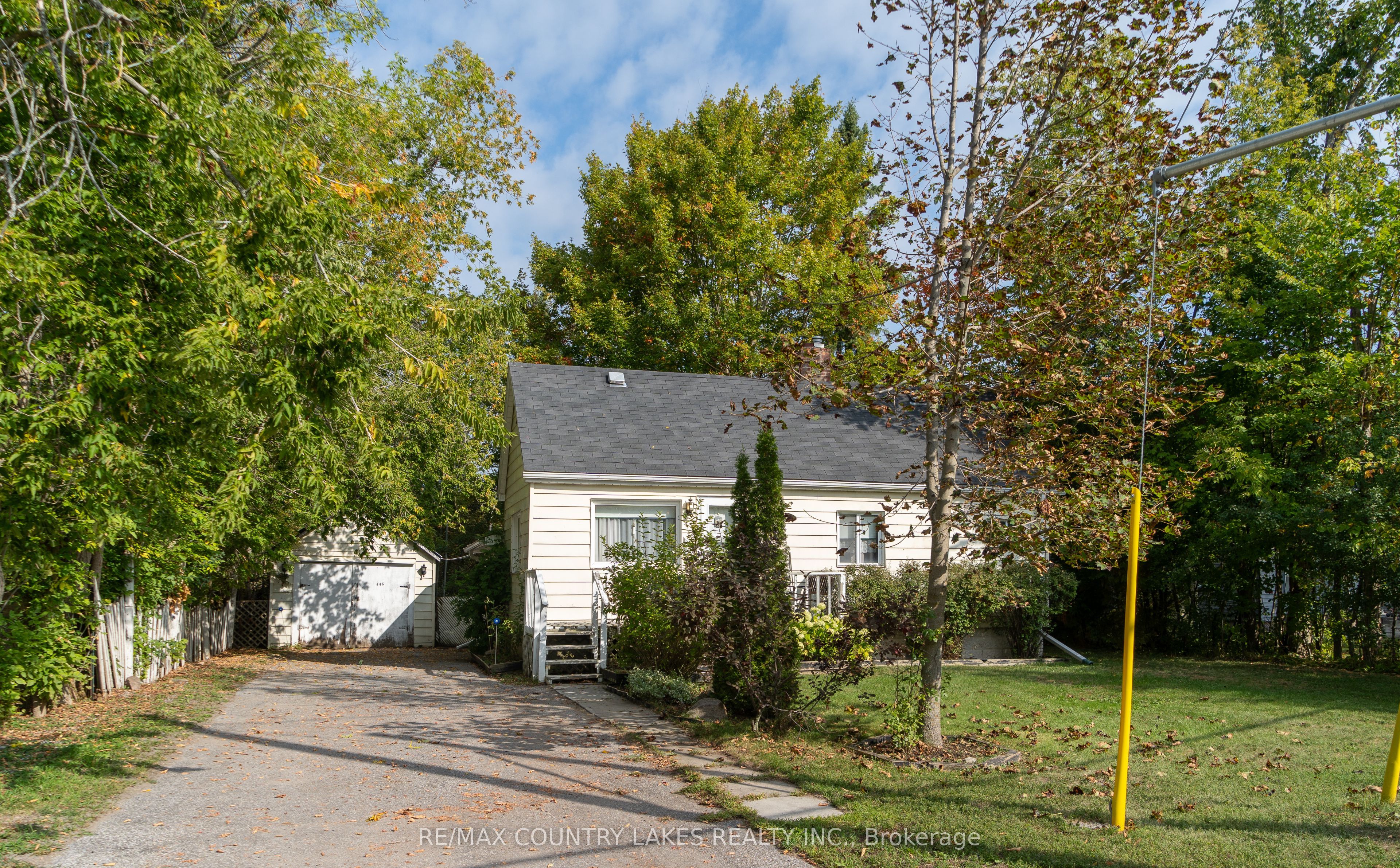 446 Main Street E Property Photo 1