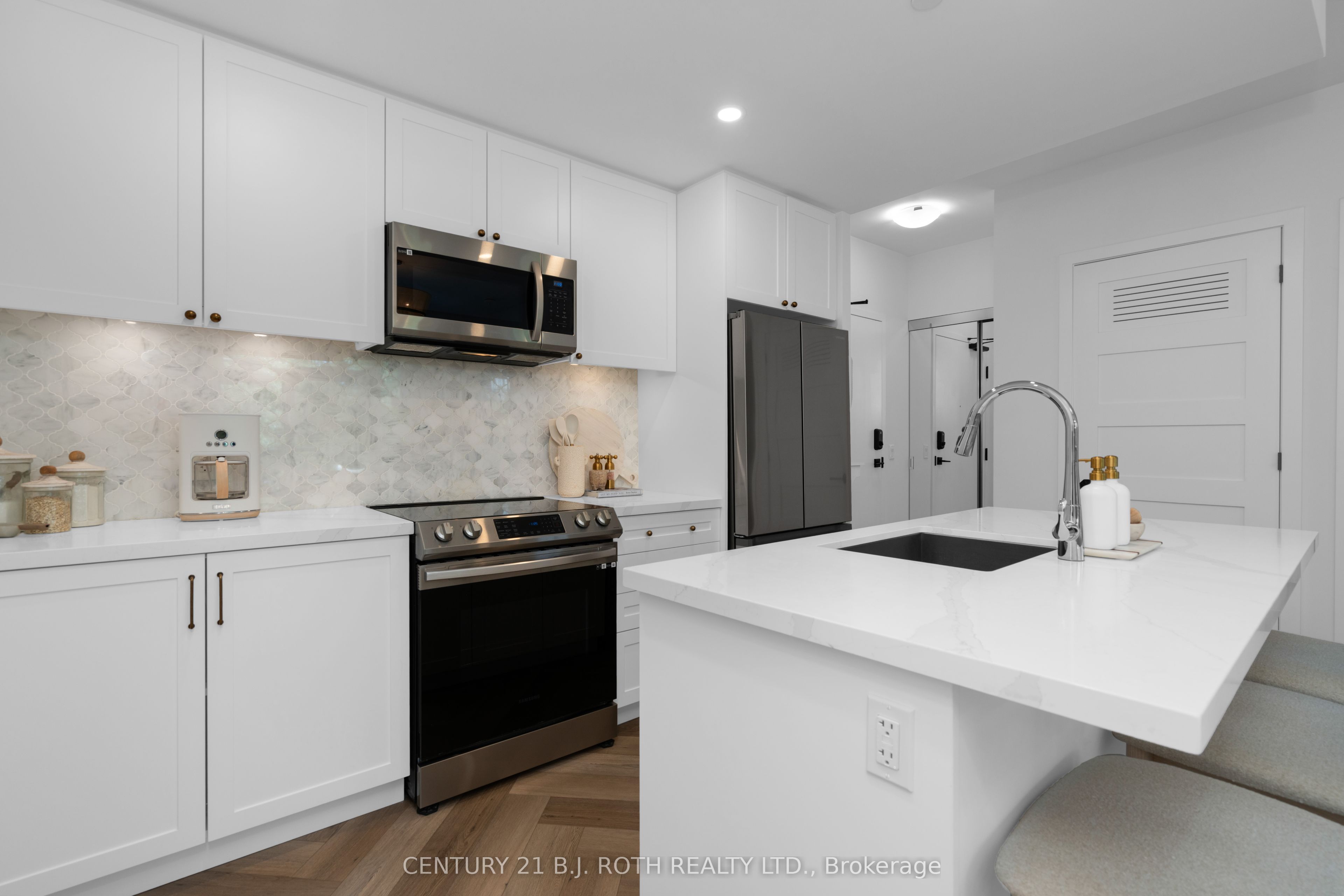 375 Sea Ray Ave Property Photo 1