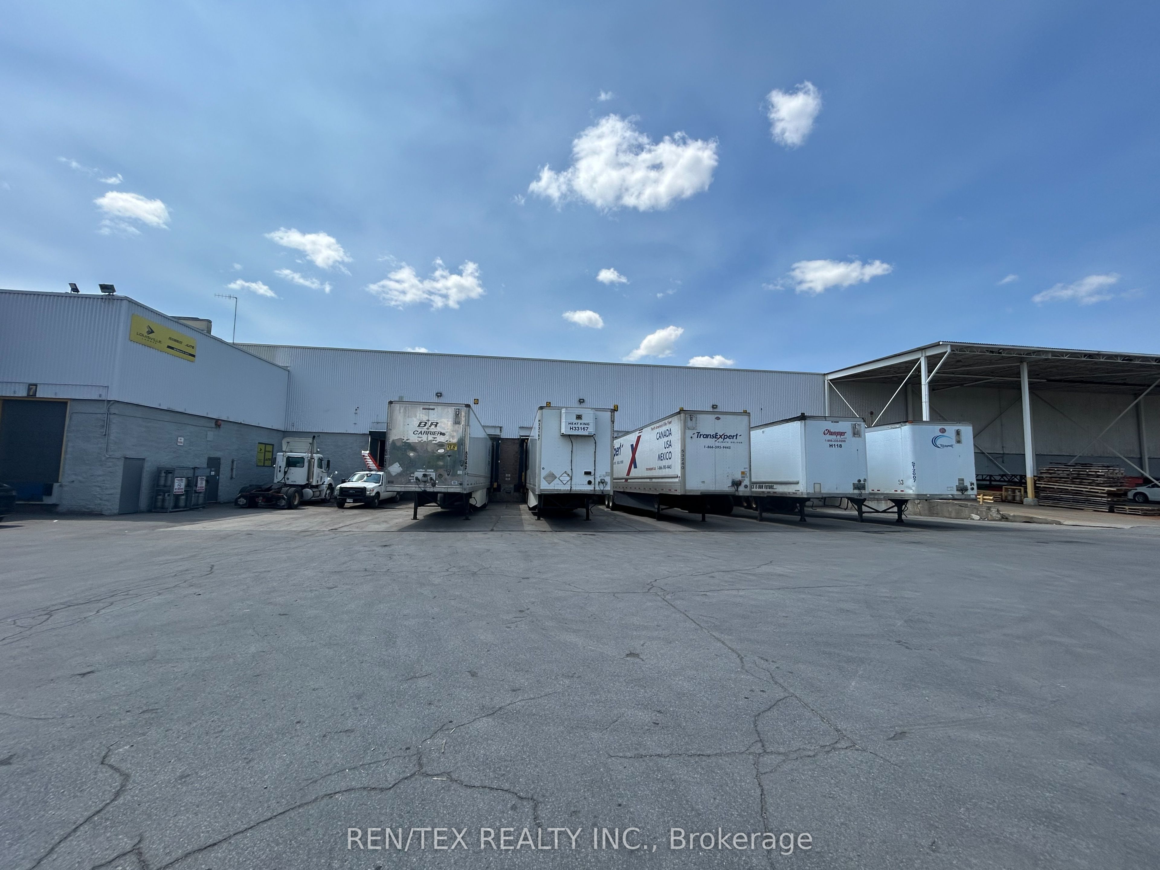 402 Mulock Dr Property Photo 1