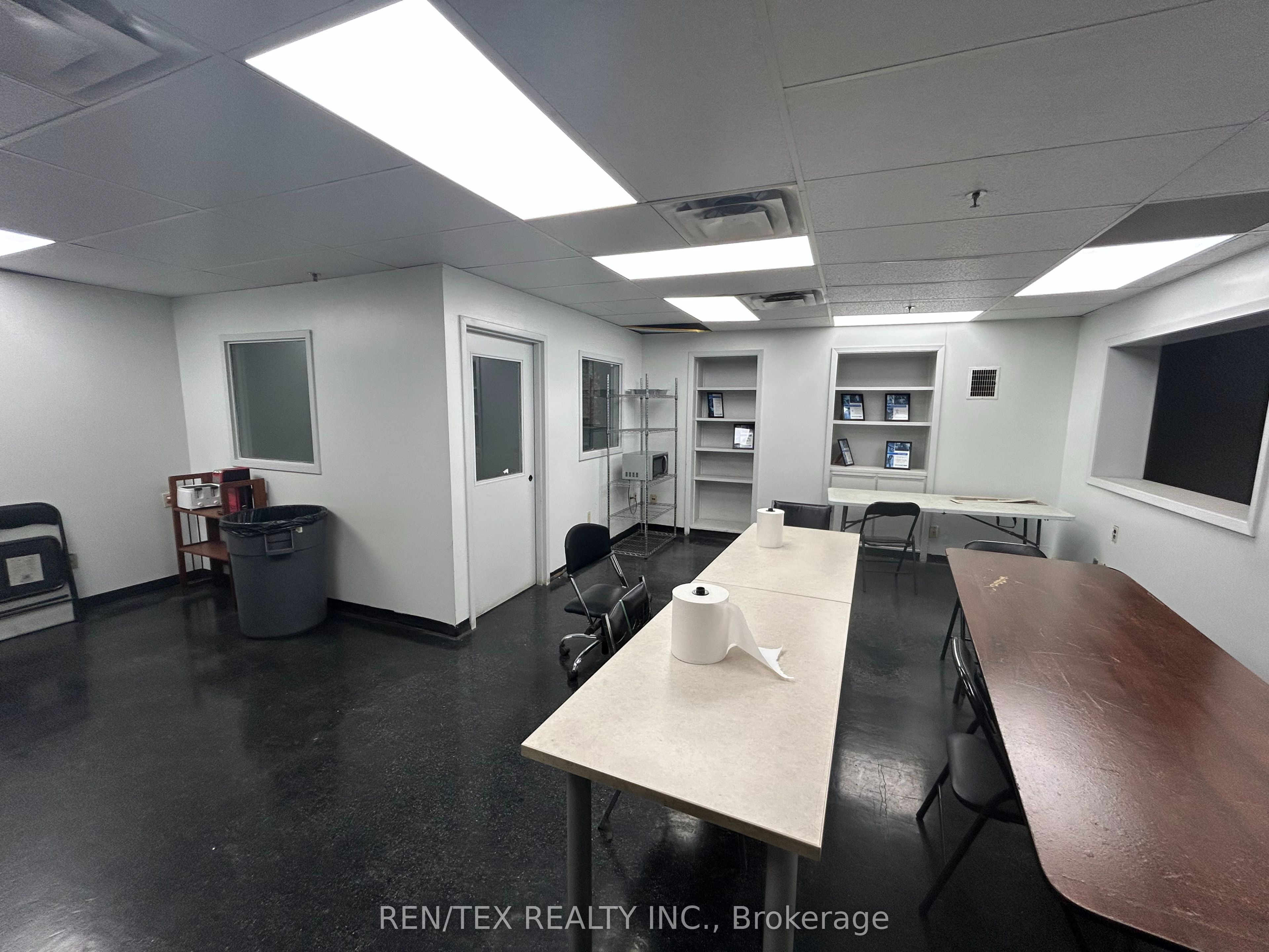 402 Mulock Dr Property Photo 2