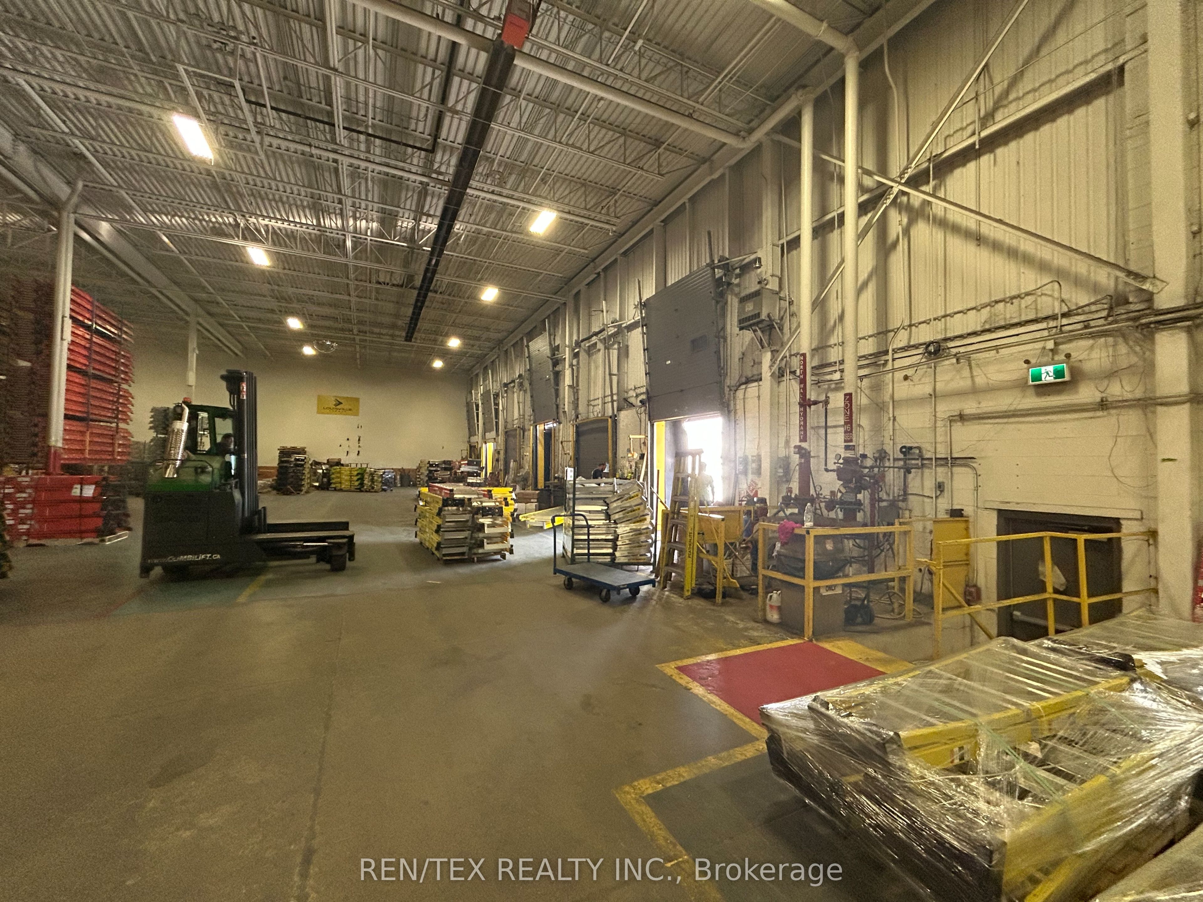 402 Mulock Dr Property Photo 4