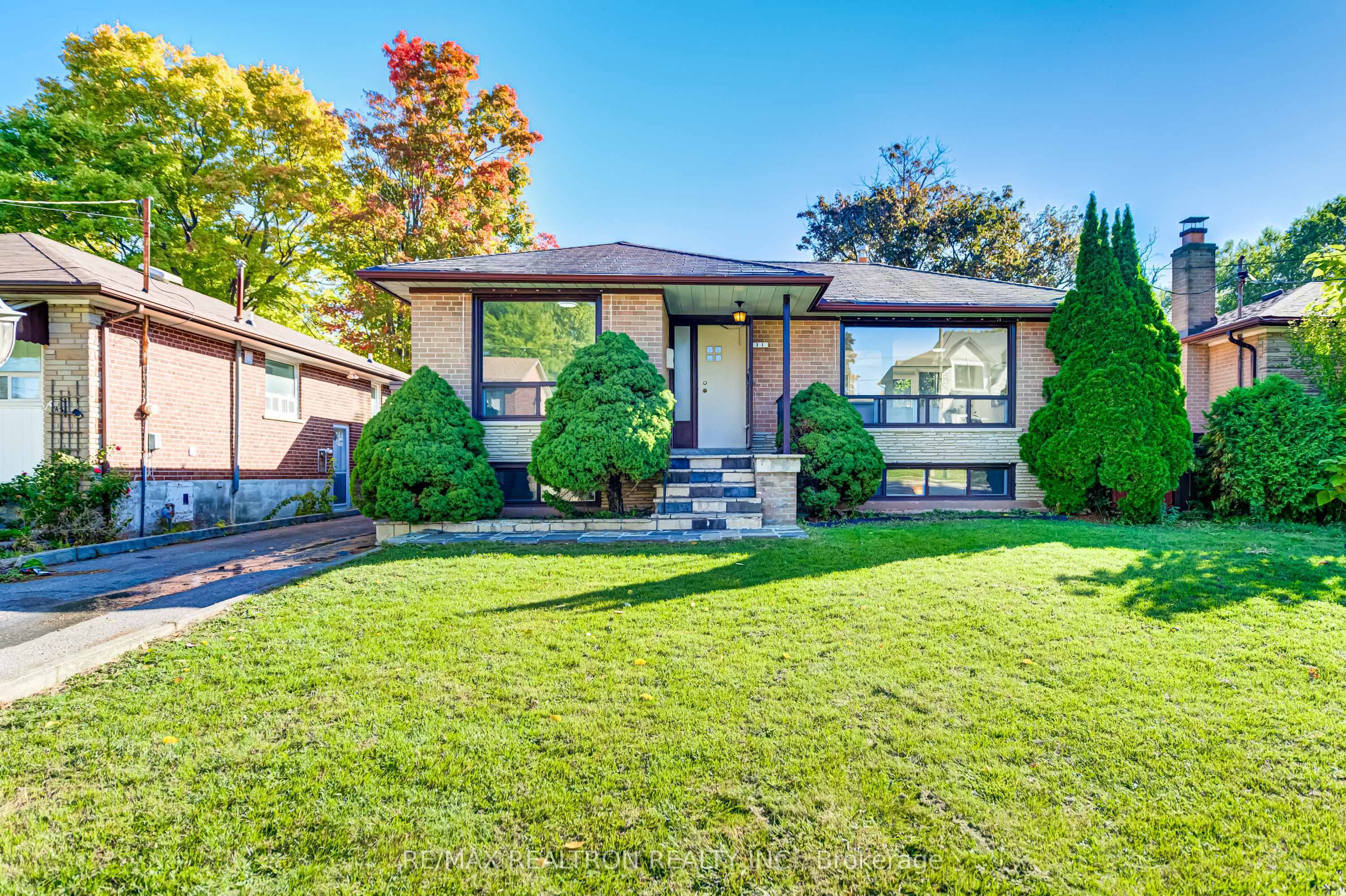 31 Sussex Avenue Property Photo 1