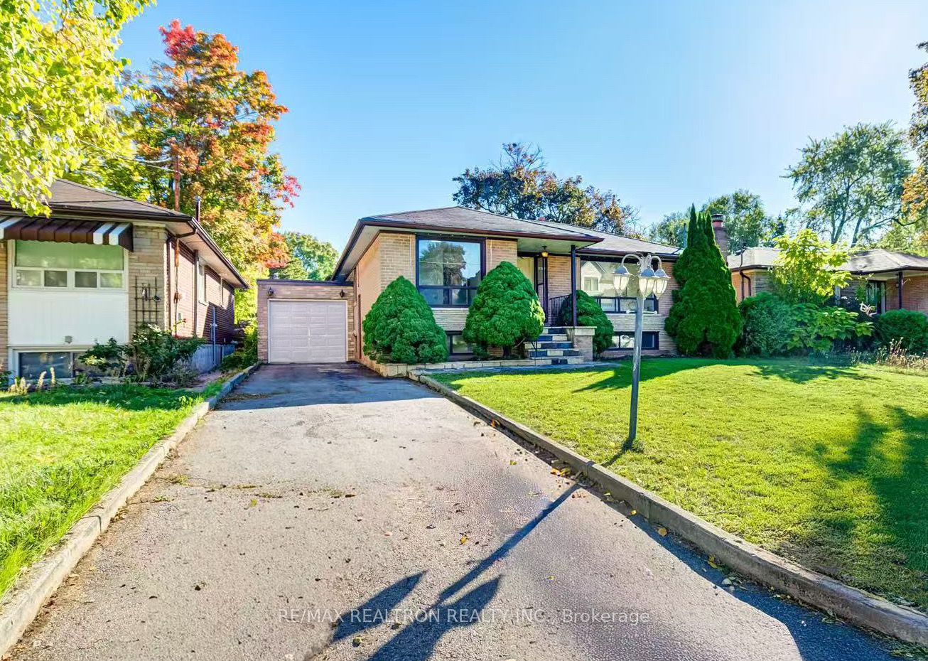 31 Sussex Avenue Property Photo 2