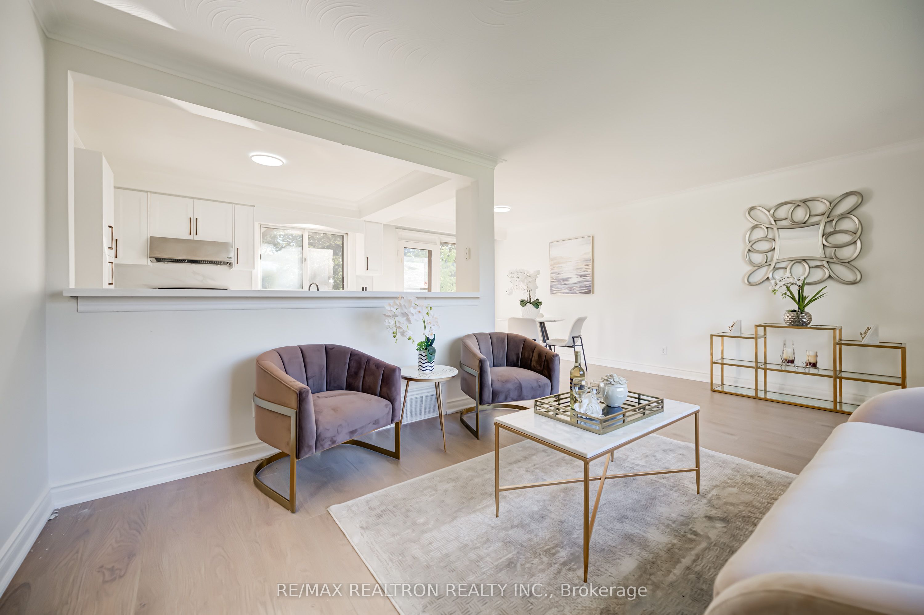 31 Sussex Avenue Property Photo 5