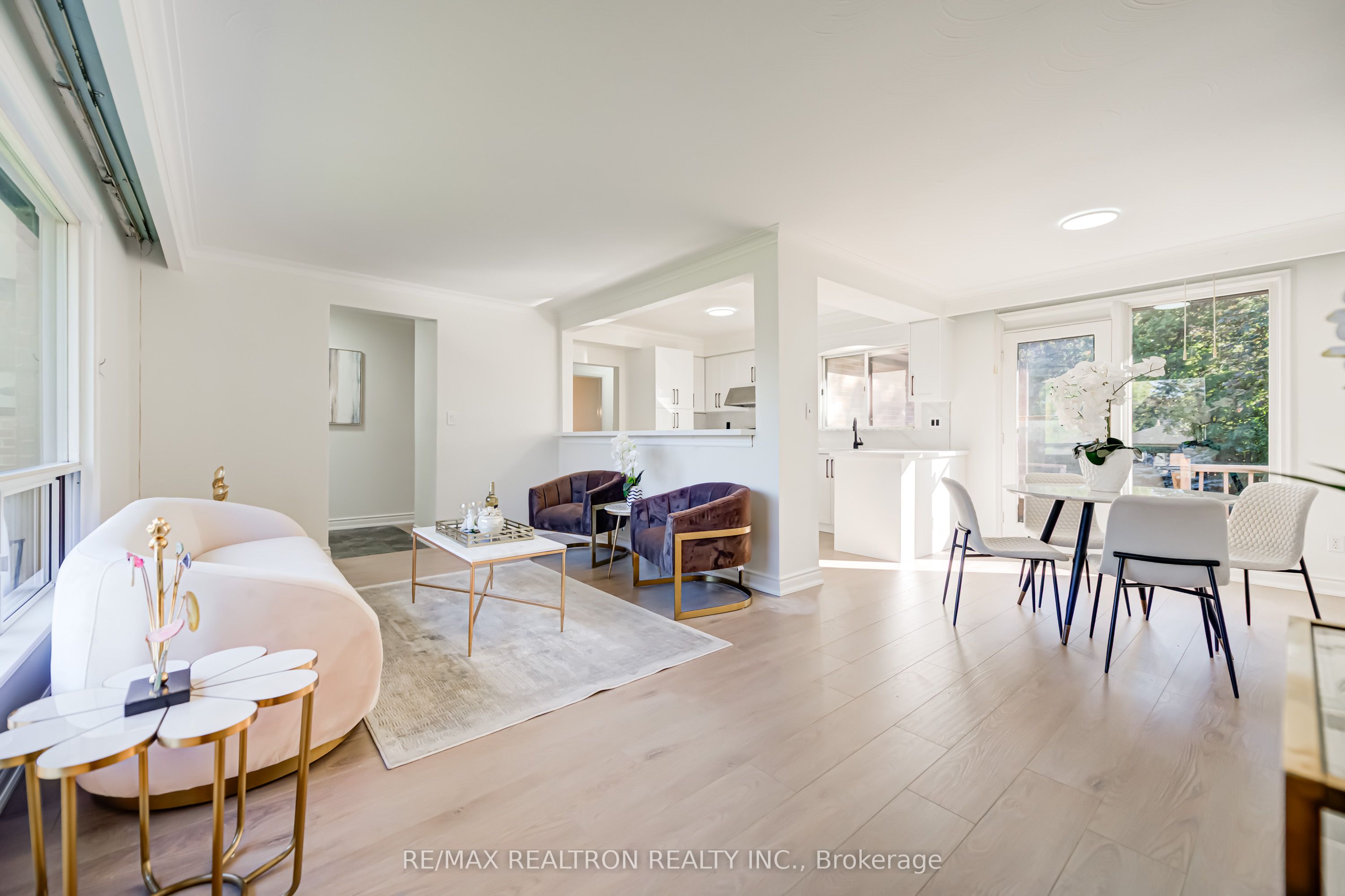 31 Sussex Avenue Property Photo 6