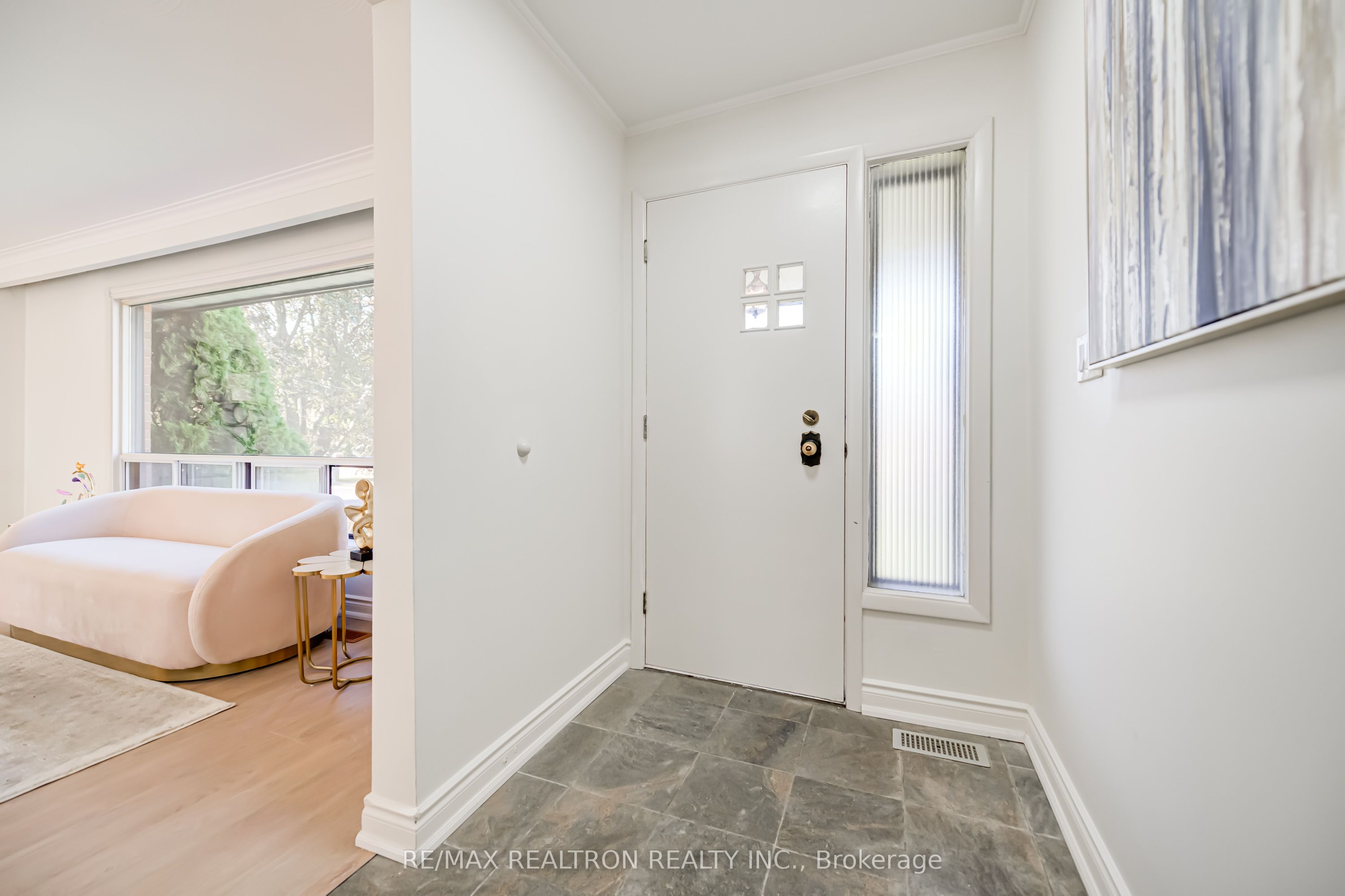 31 Sussex Avenue Property Photo 10