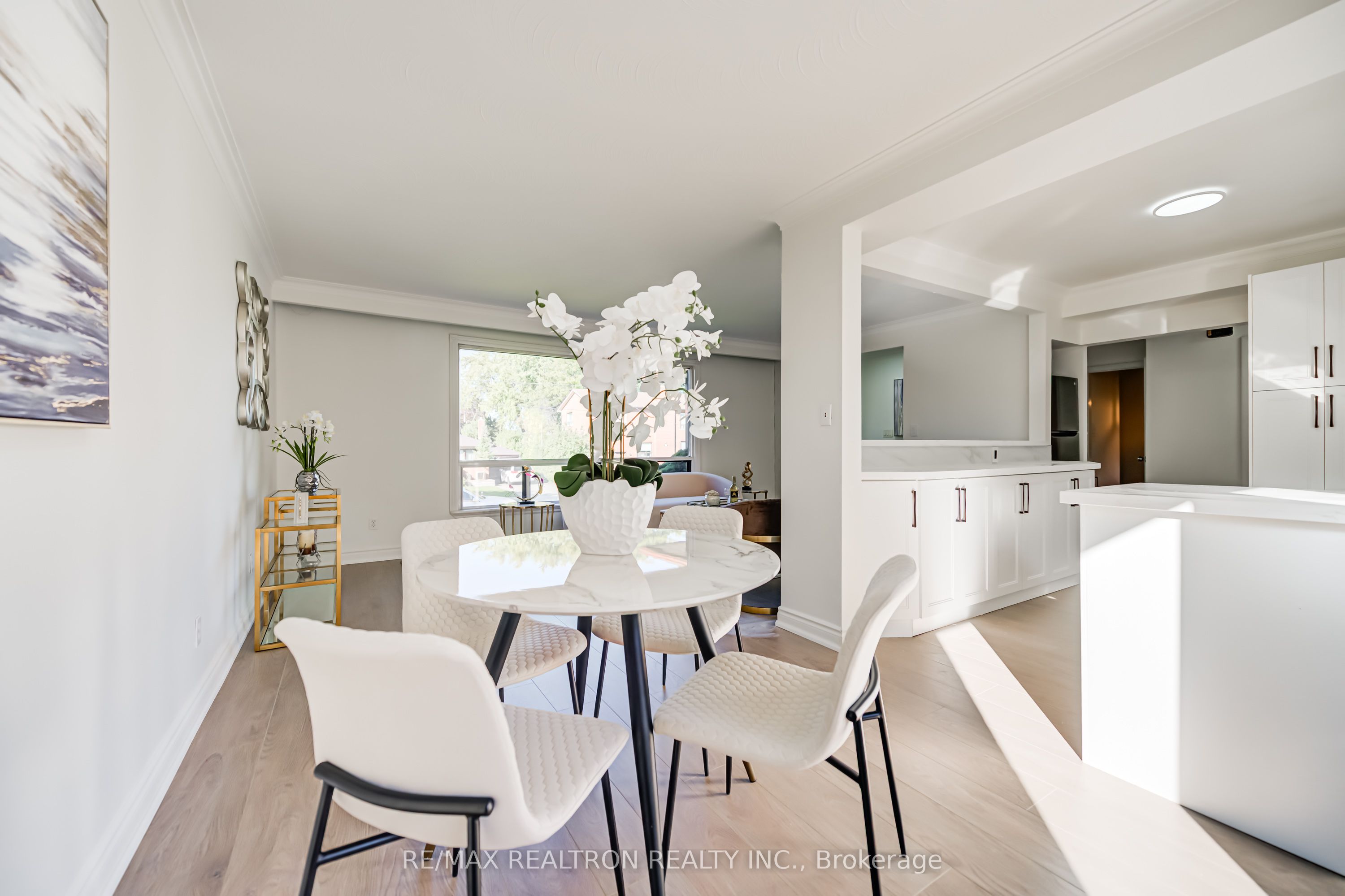 31 Sussex Avenue Property Photo 12