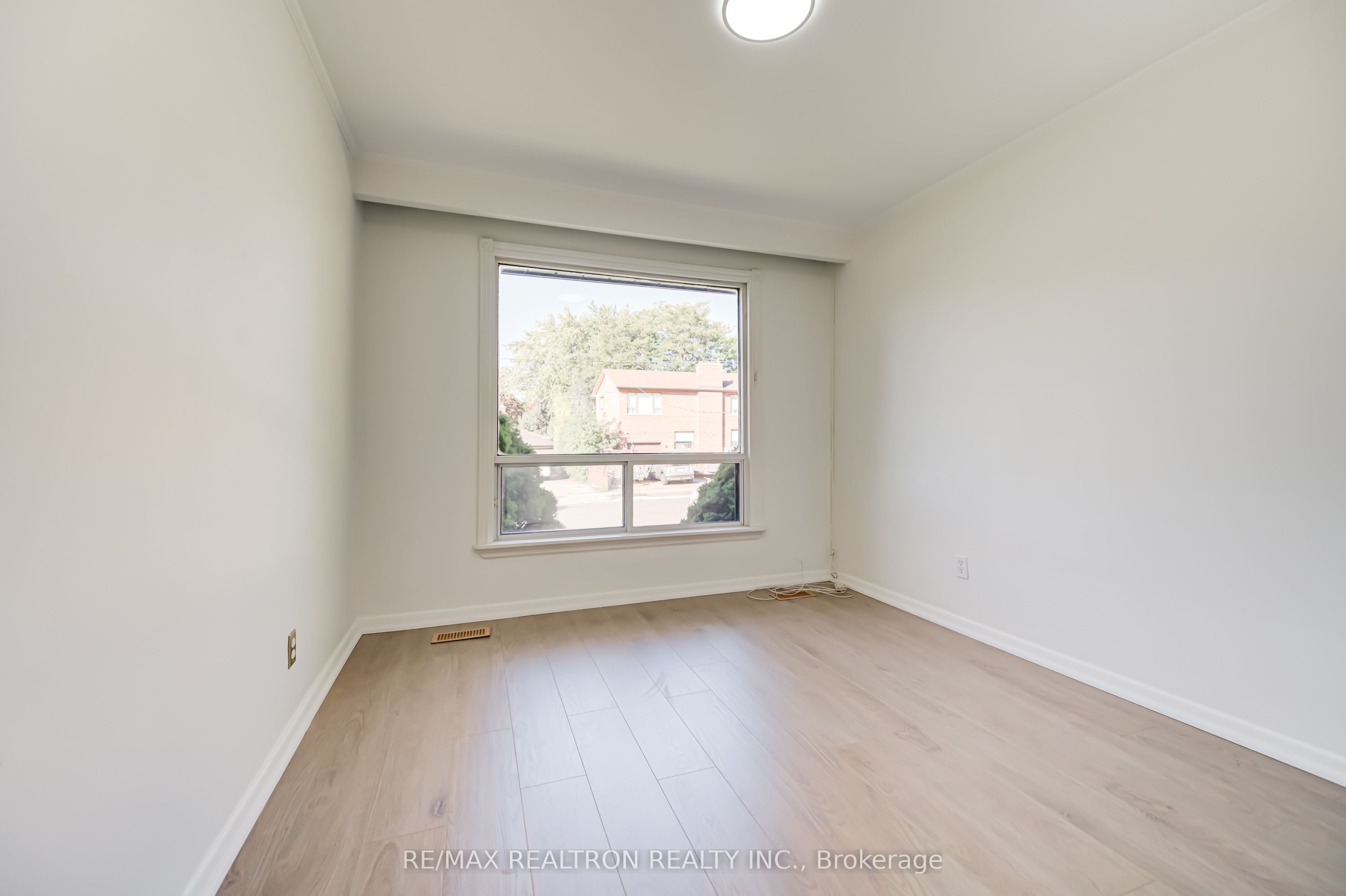 31 Sussex Avenue Property Photo 19