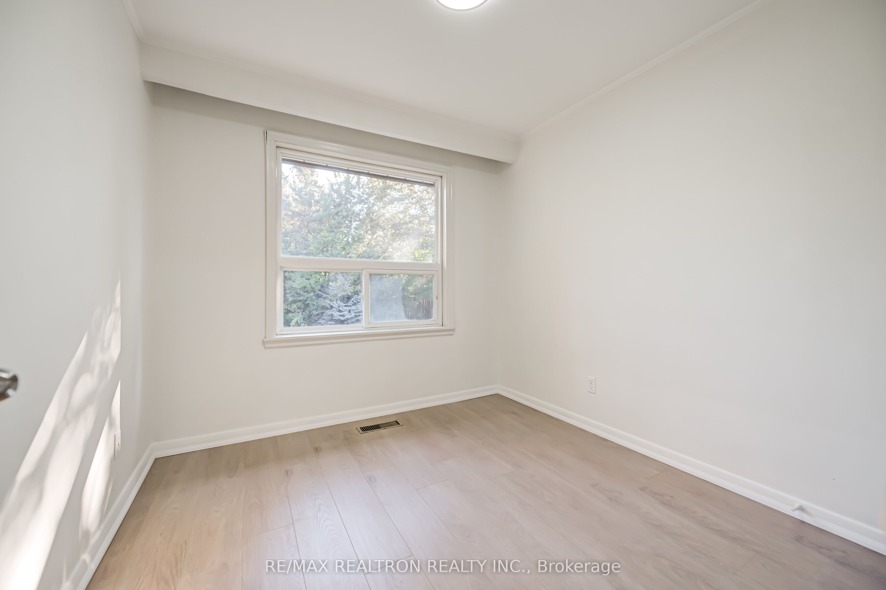 31 Sussex Avenue Property Photo 20