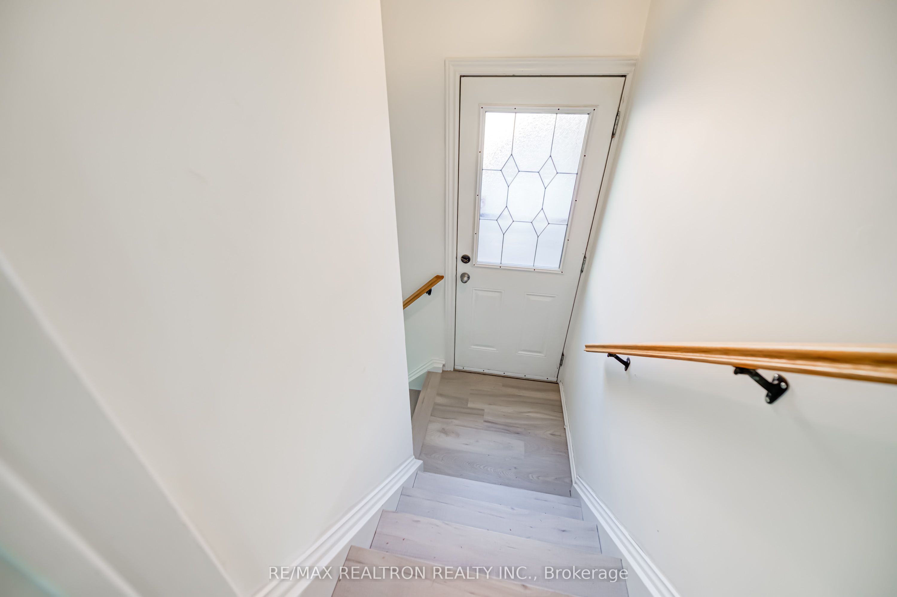 31 Sussex Avenue Property Photo 21