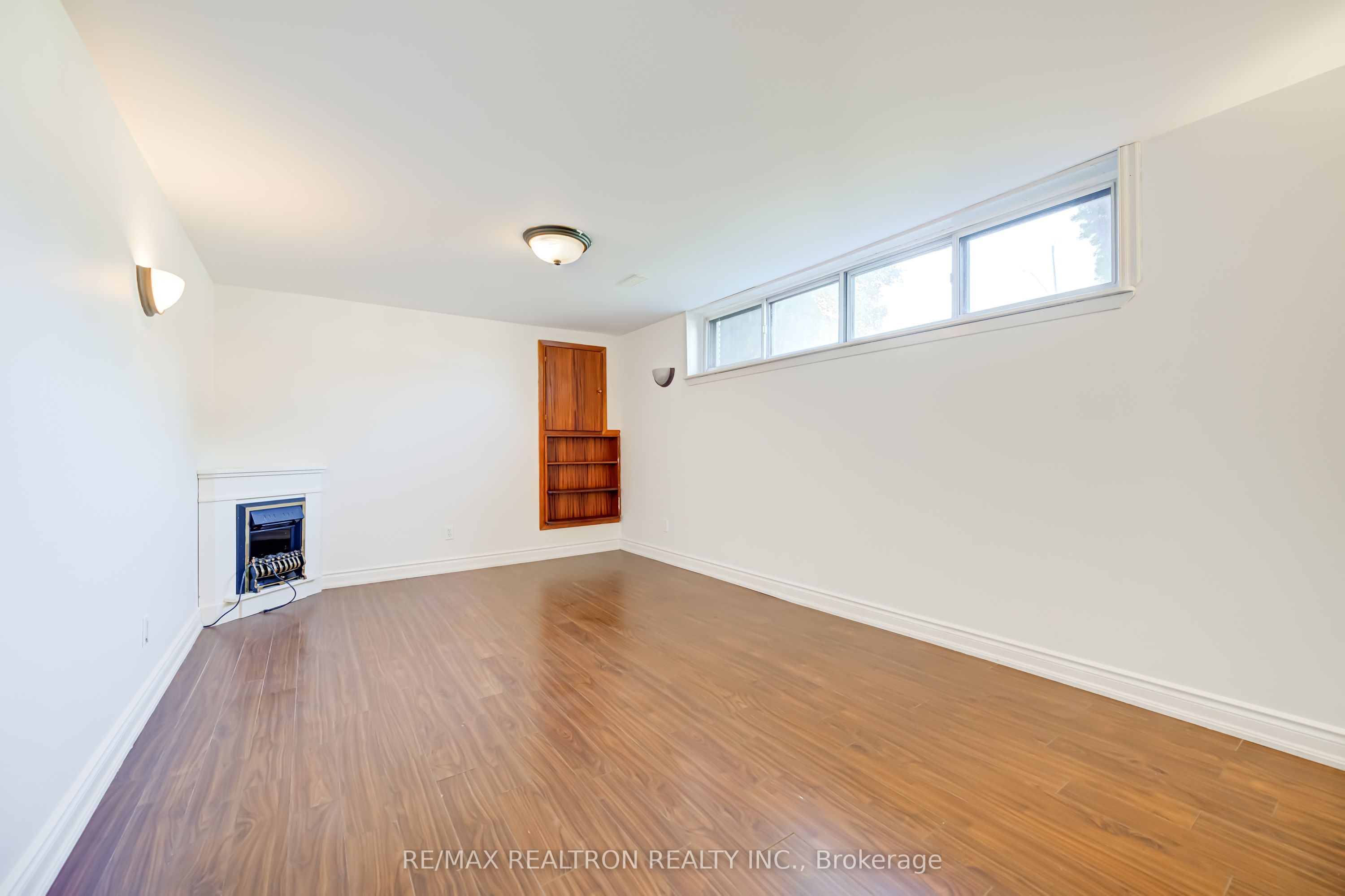 31 Sussex Avenue Property Photo 22