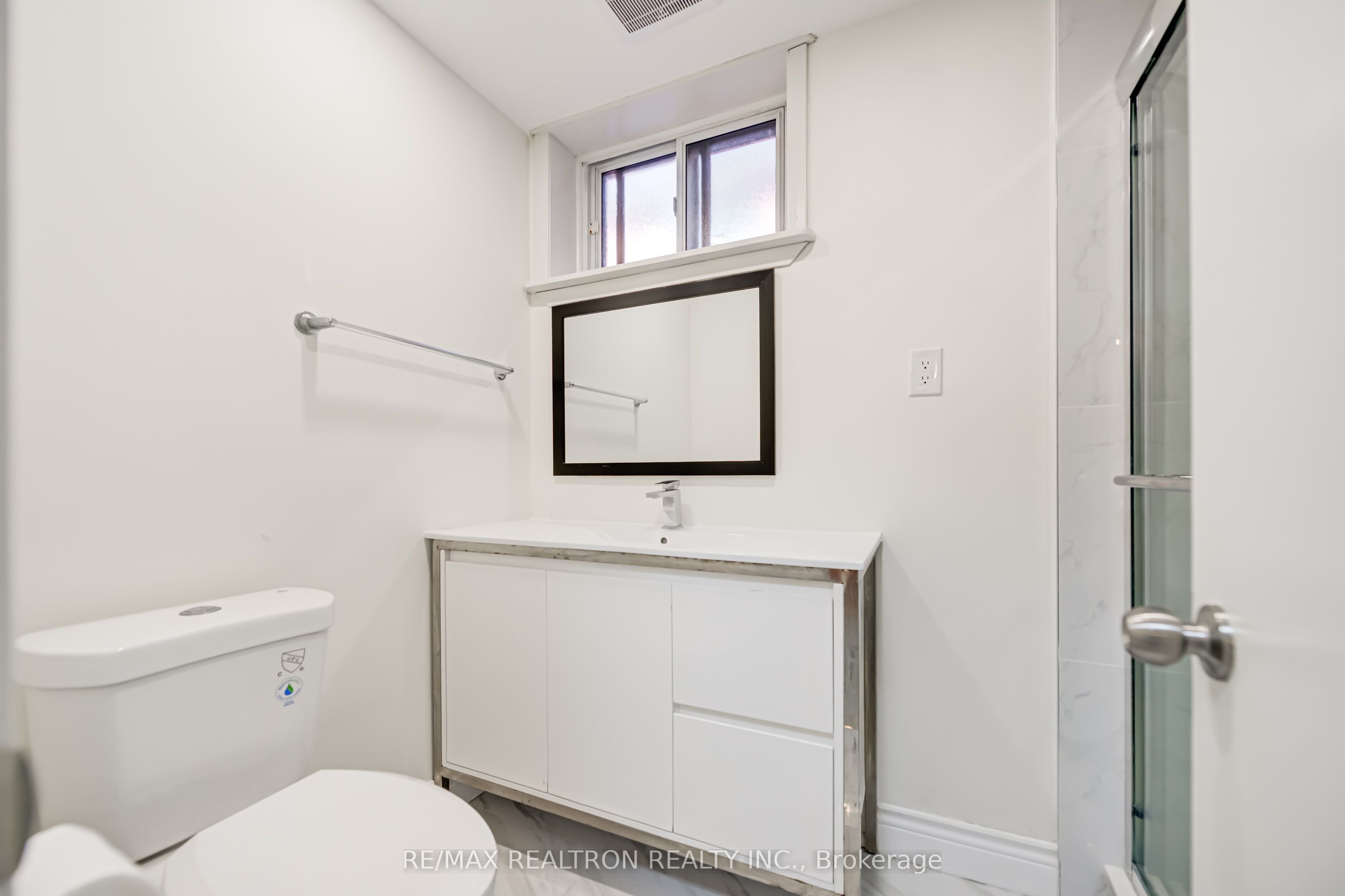 31 Sussex Avenue Property Photo 26