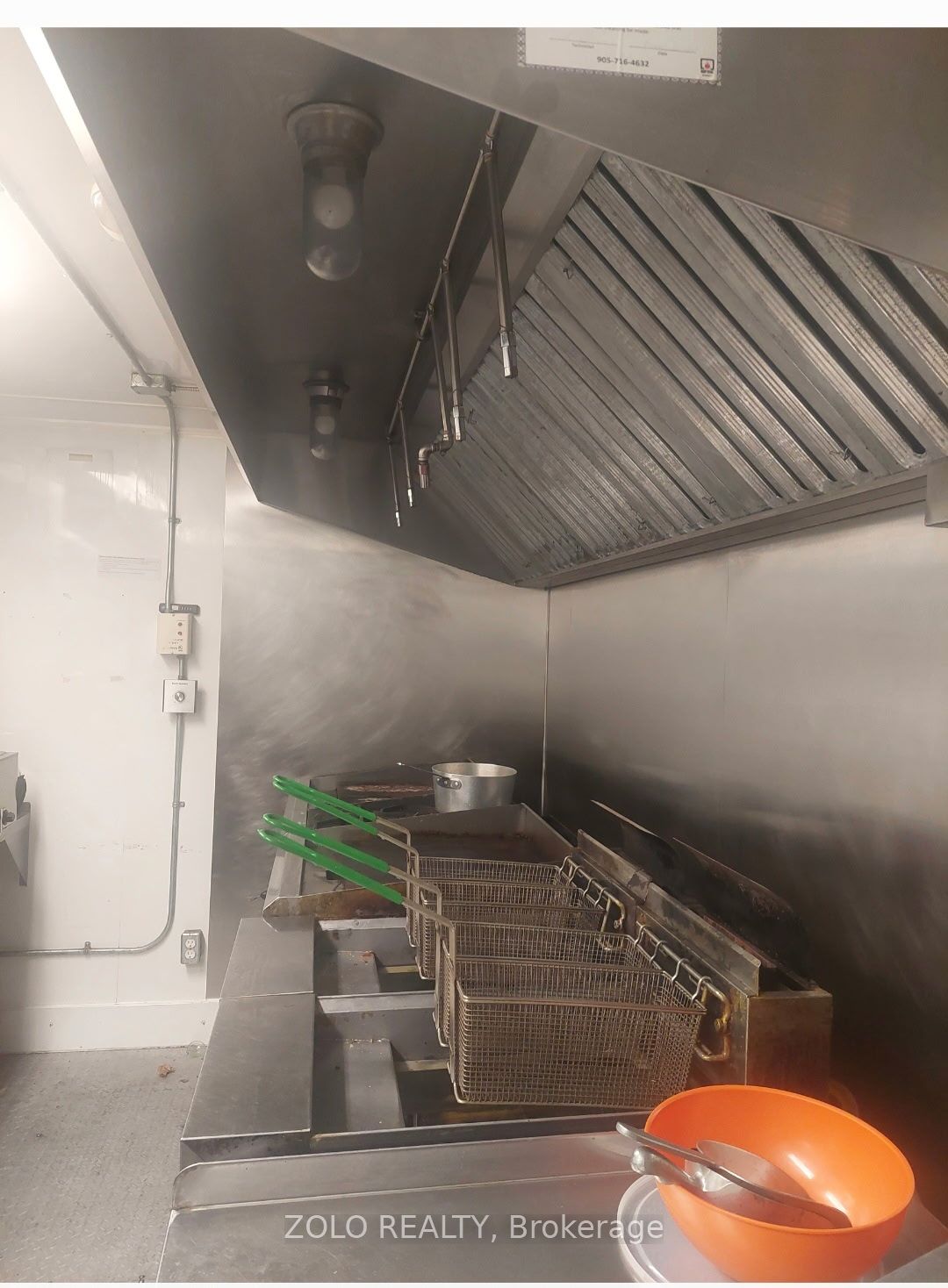 1035 Metro Road N Property Photo 3