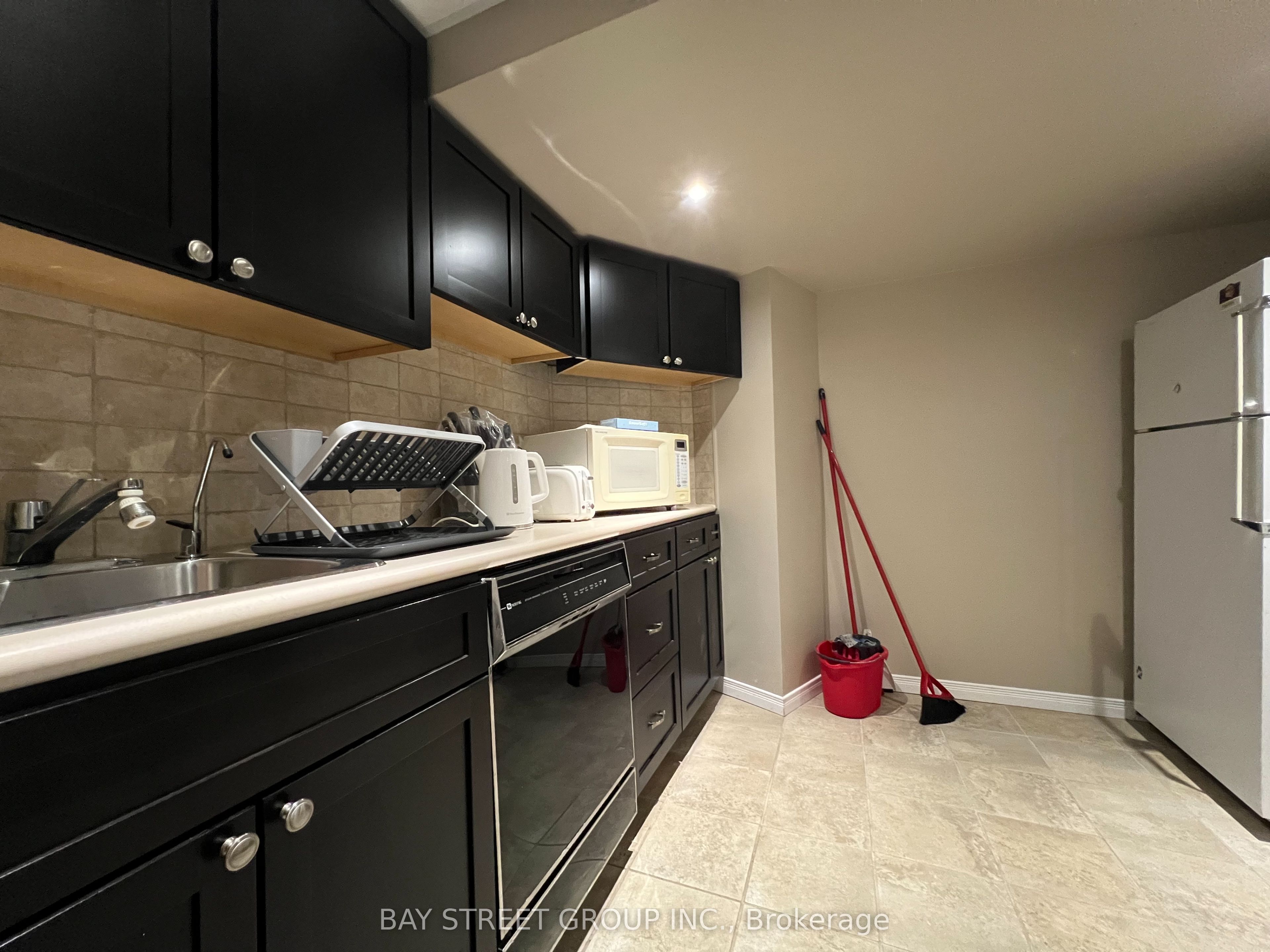 52 Loring Cres N/a Bsmt Property Photo 16