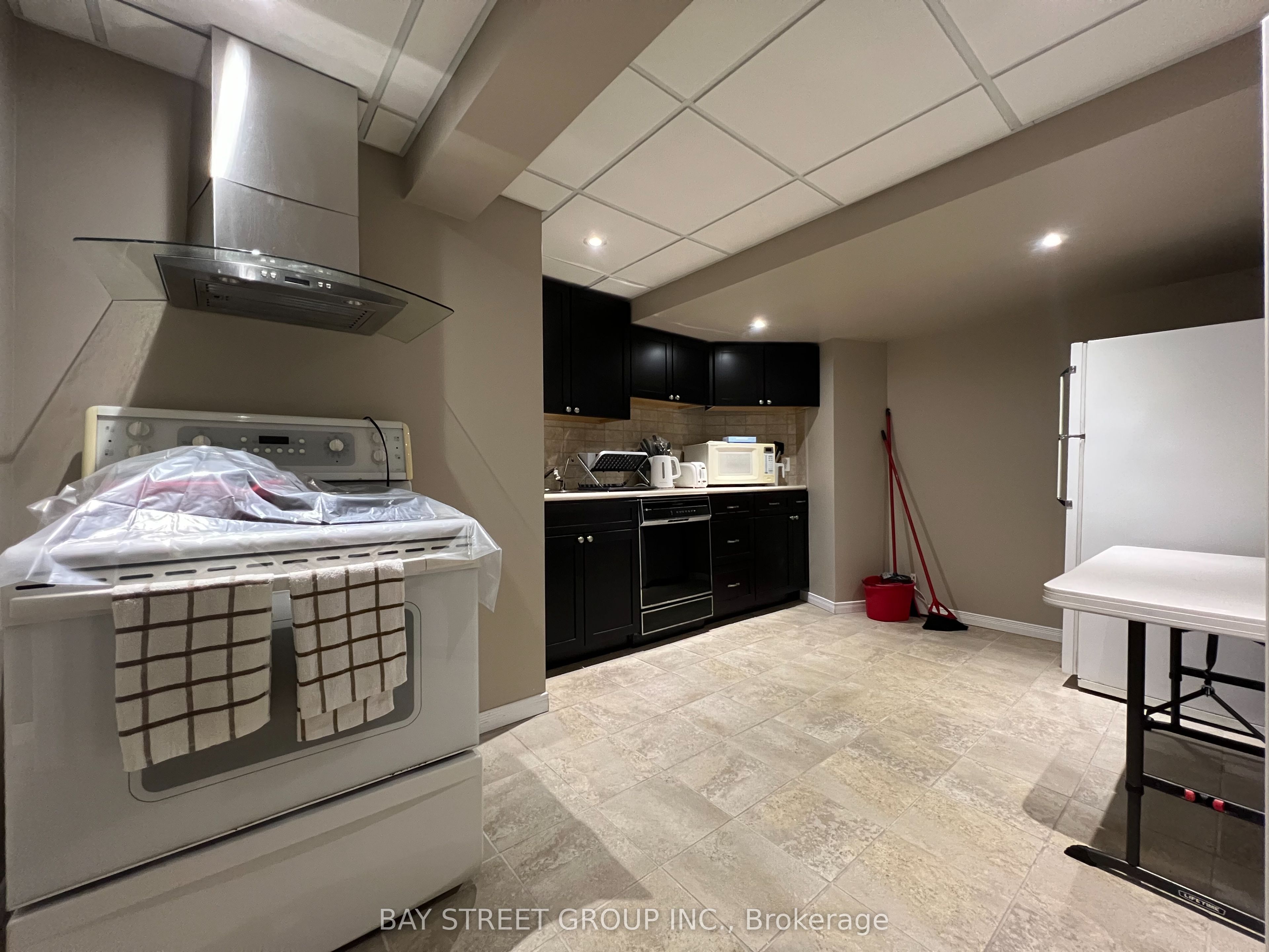 52 Loring Cres N/a Bsmt Property Photo 17