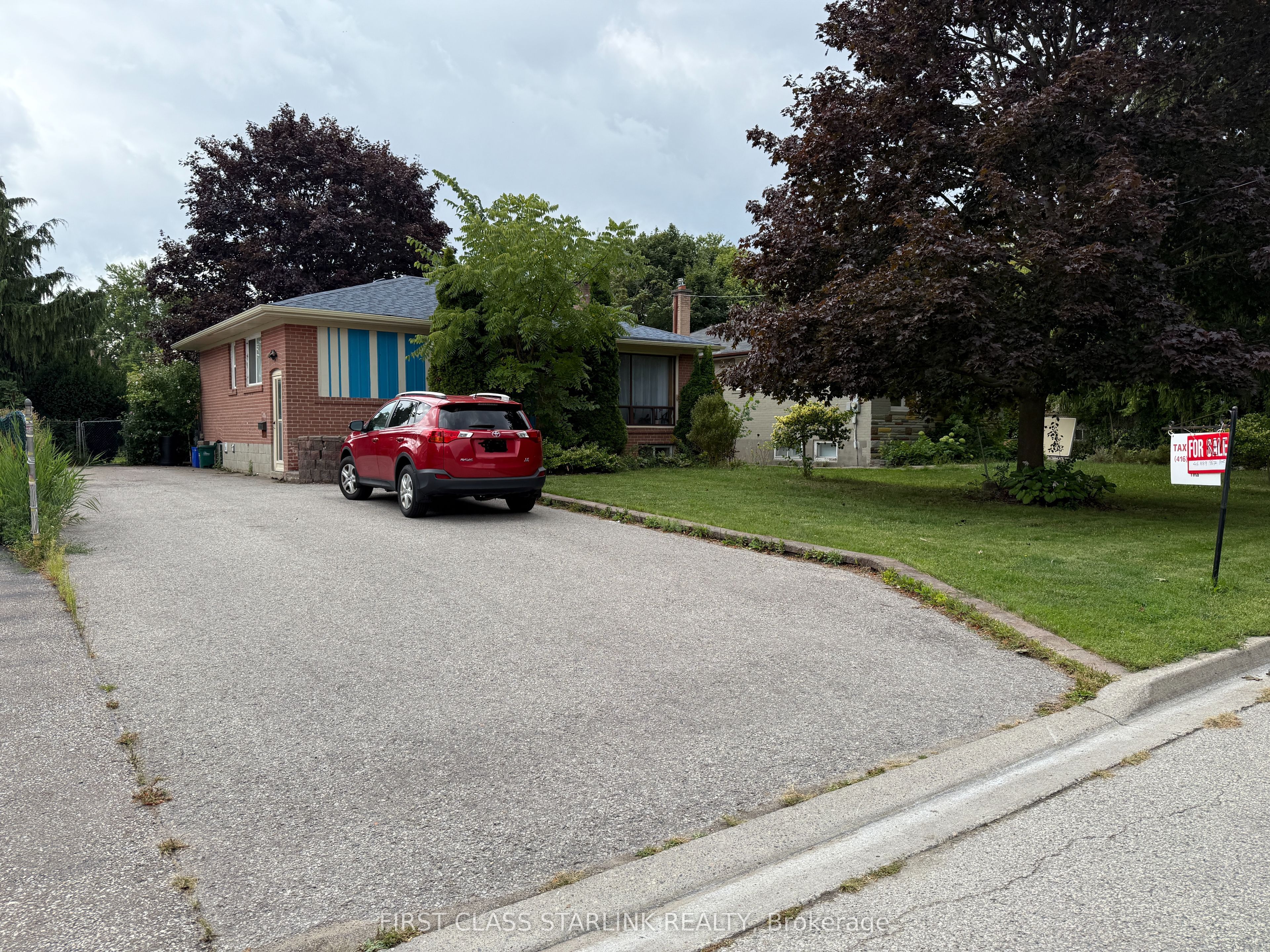 89 Cartier Cres Property Photo 1