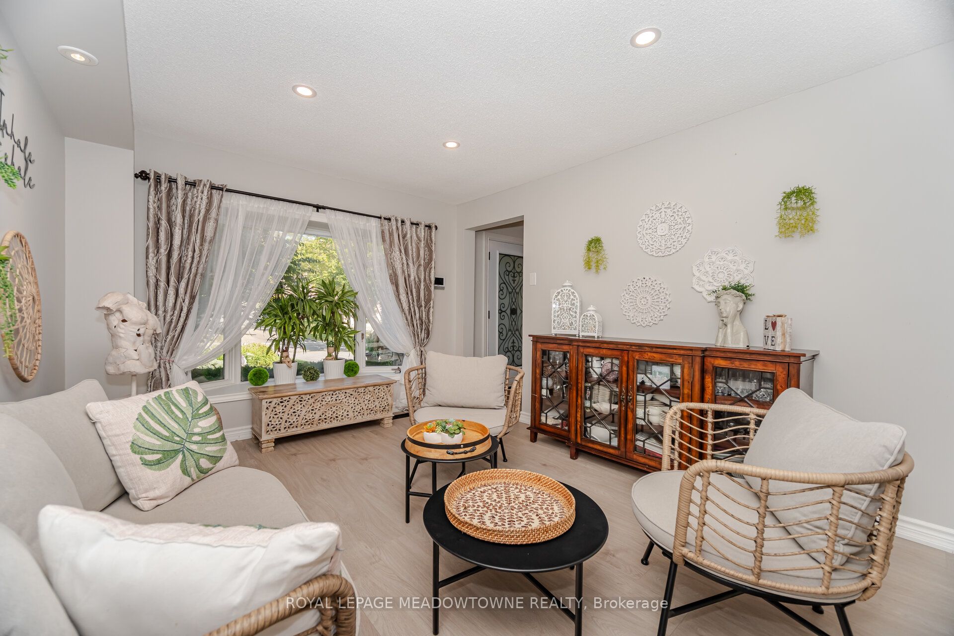 6 Hollis Crescent Property Photo 8