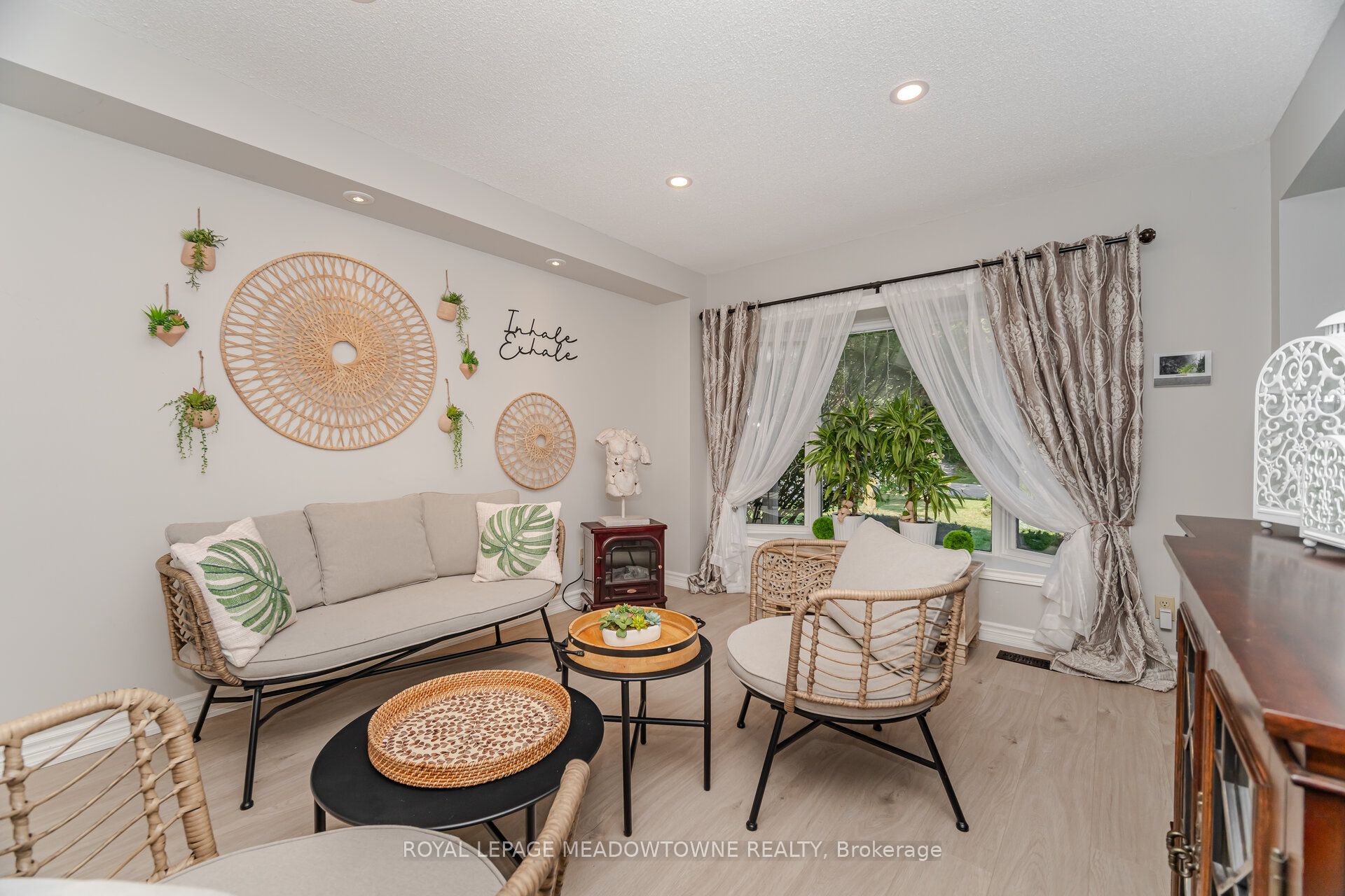 6 Hollis Crescent Property Photo 9