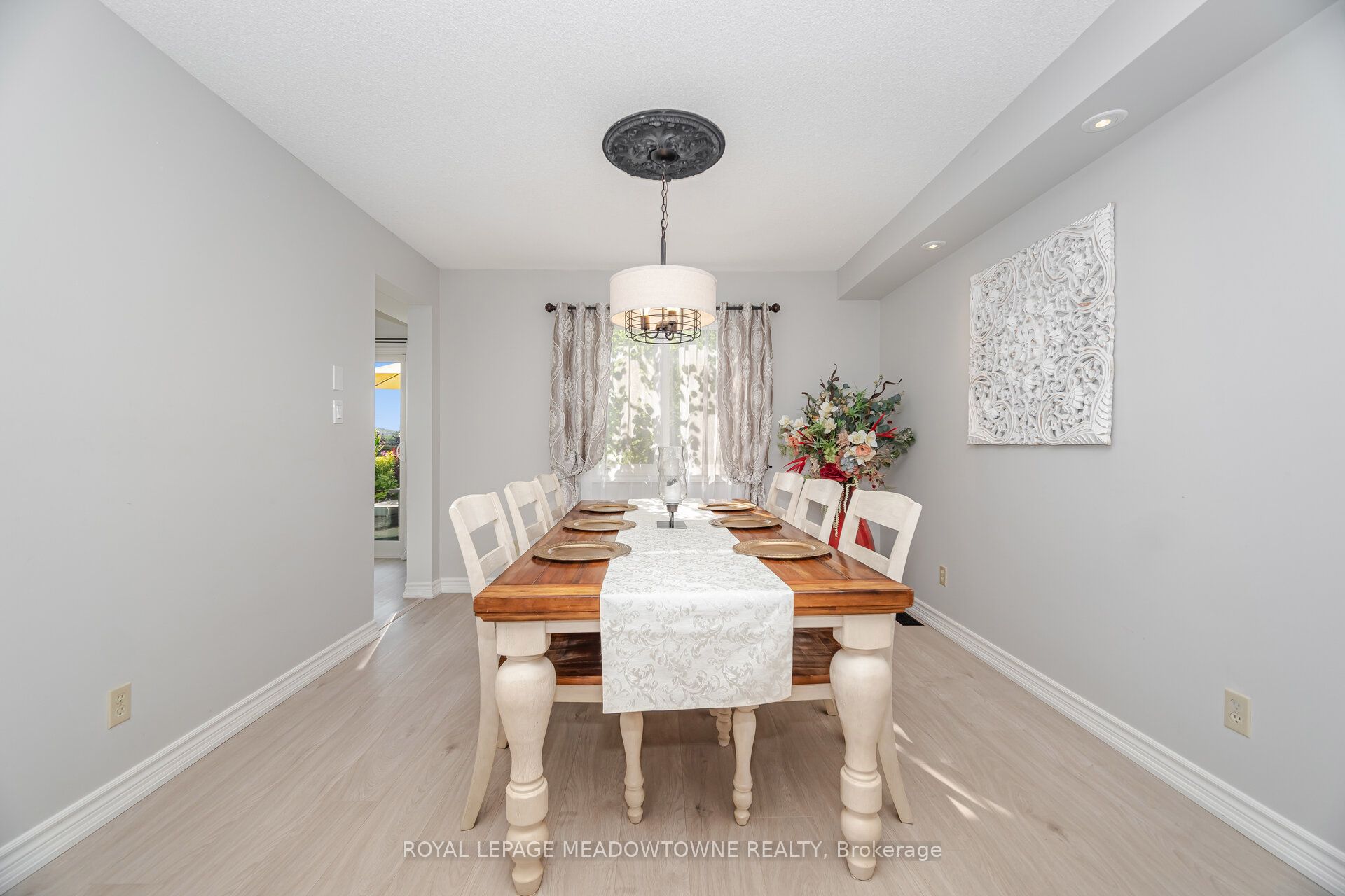 6 Hollis Crescent Property Photo 11