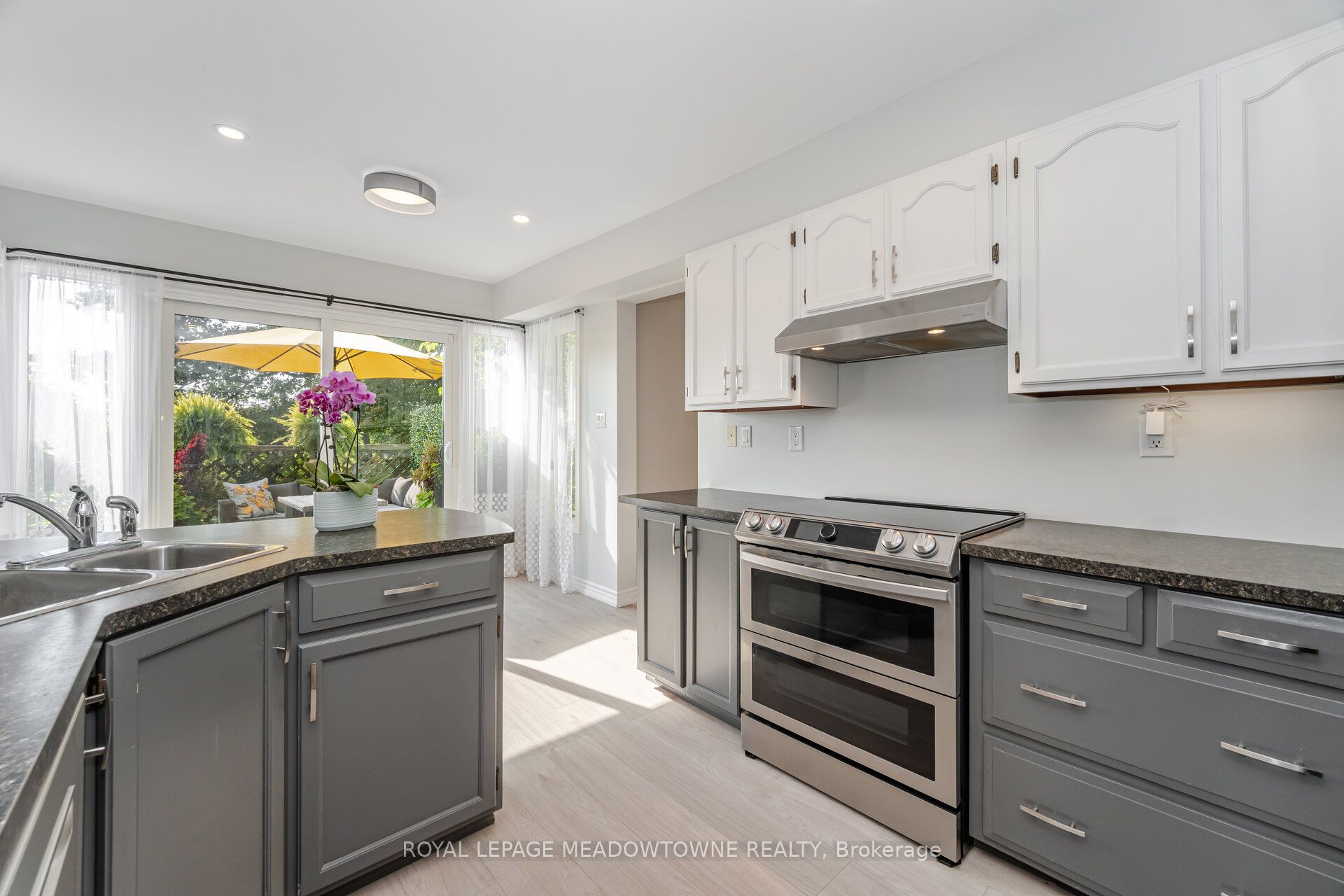 6 Hollis Crescent Property Photo 14